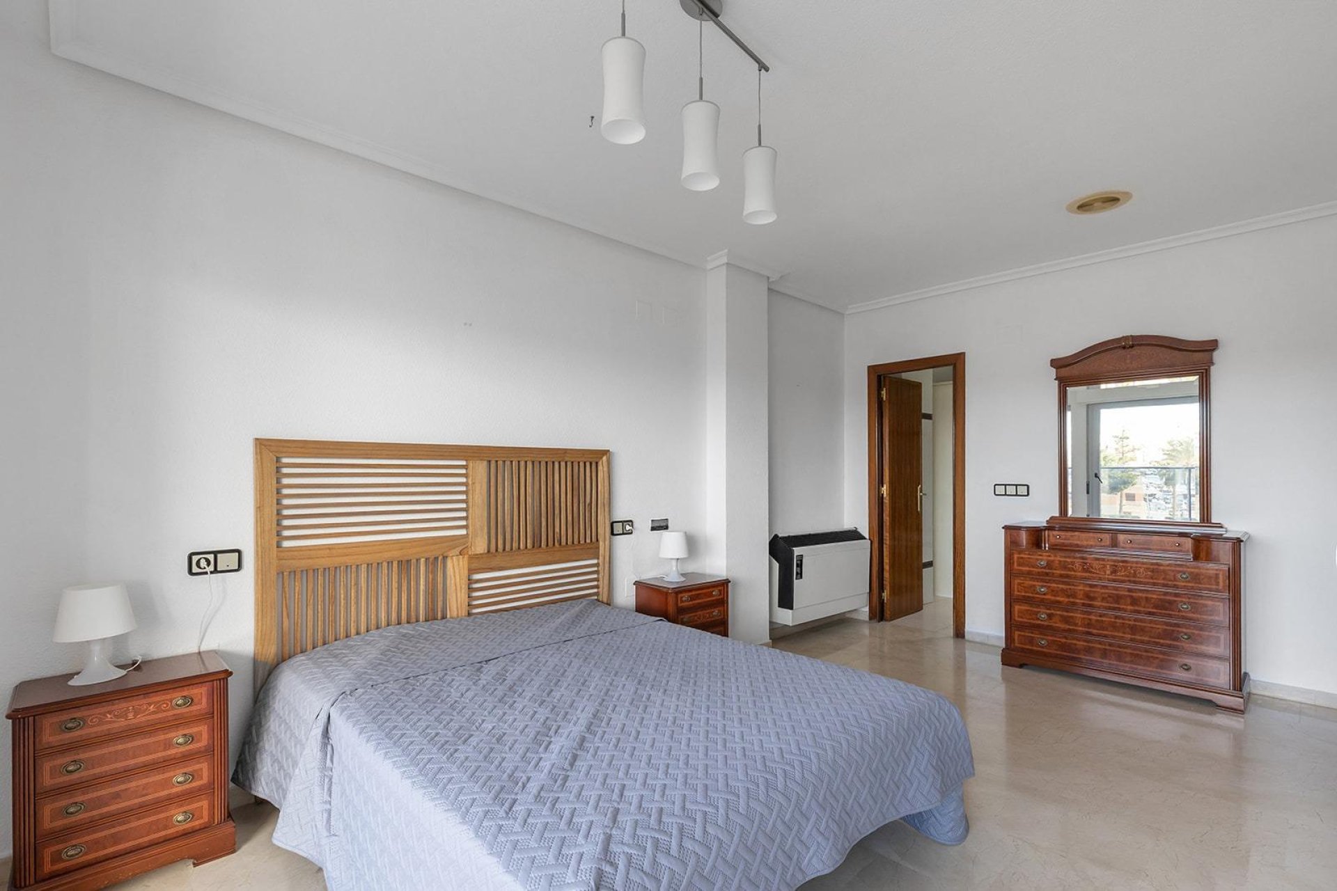 Återförsäljning - Apartment -
Torrevieja - Paseo maritimo