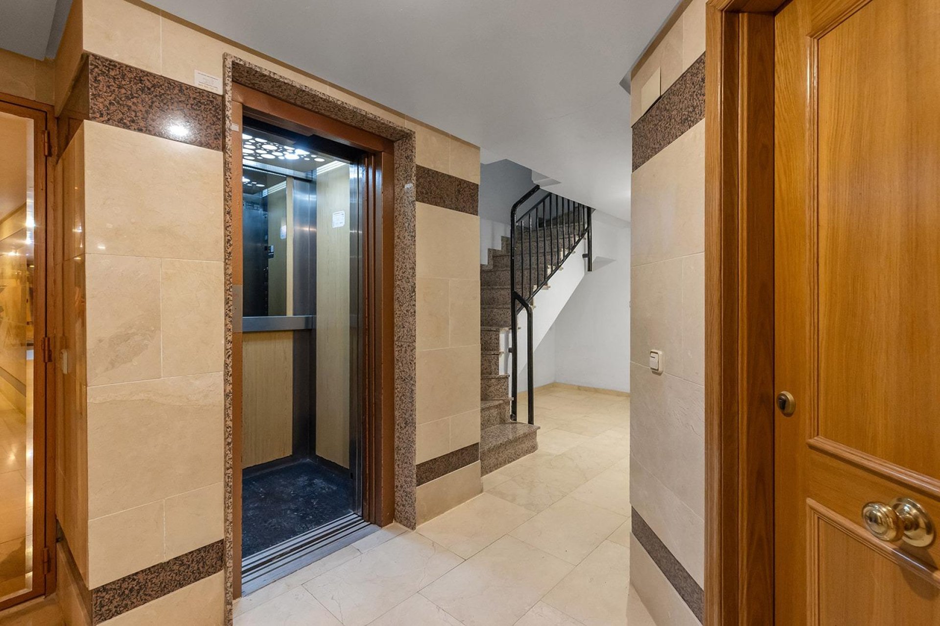 Återförsäljning - Apartment -
Torrevieja - Paseo maritimo