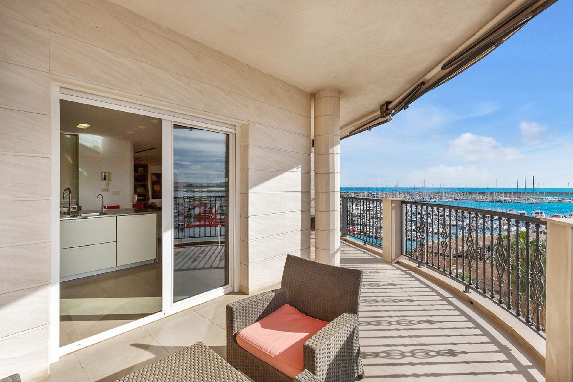 Återförsäljning - Apartment -
Torrevieja - Paseo maritimo