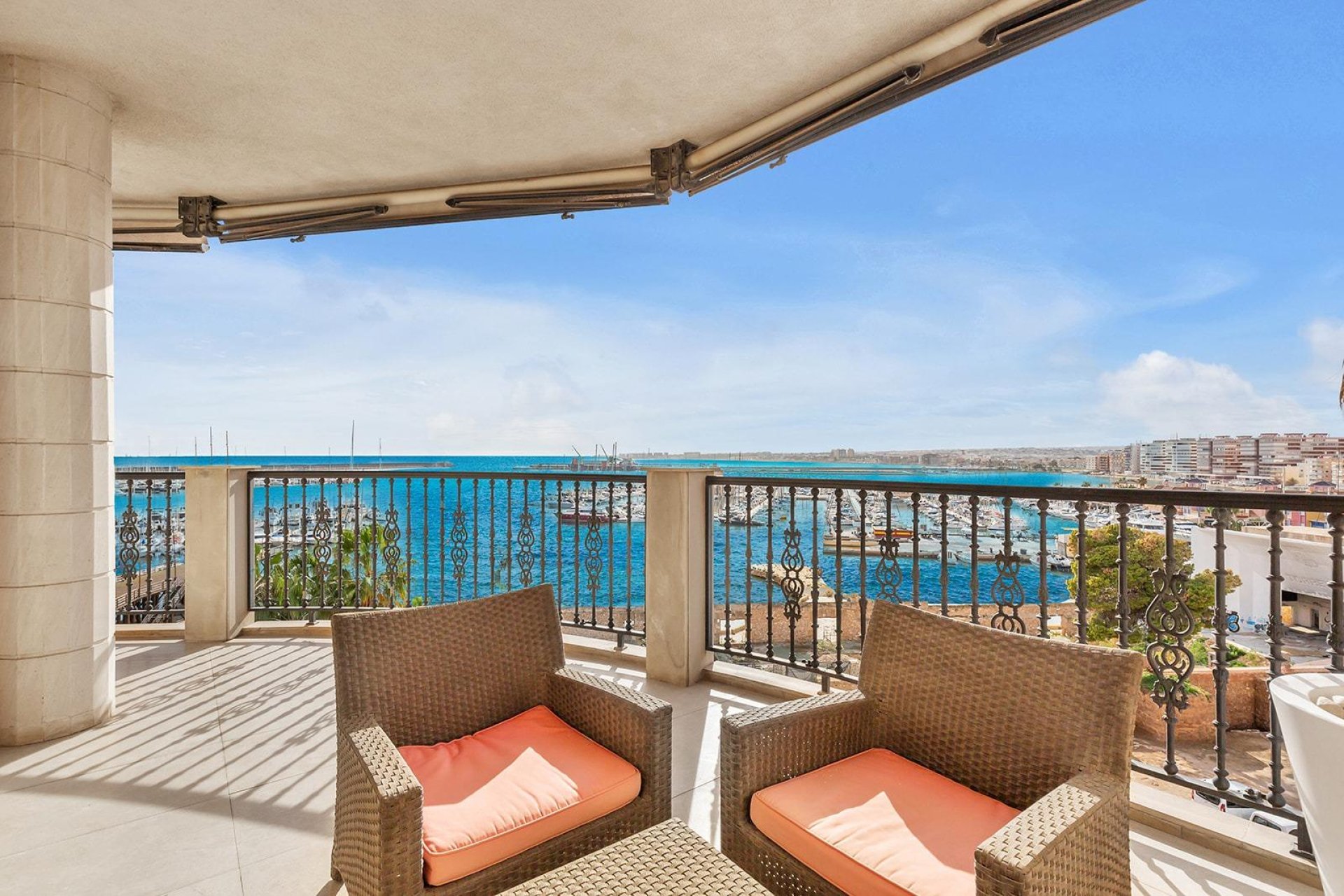 Återförsäljning - Apartment -
Torrevieja - Paseo maritimo