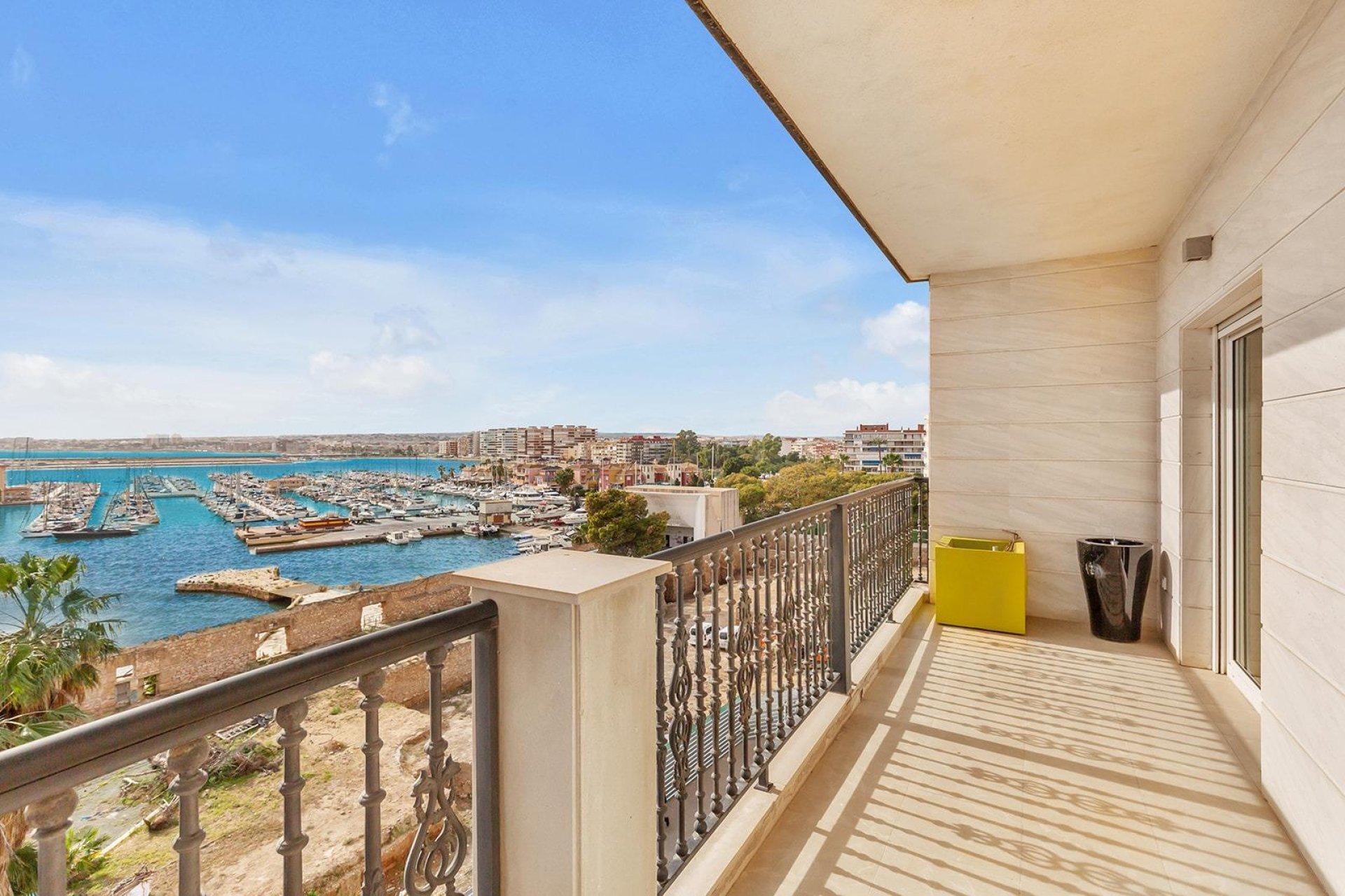 Återförsäljning - Apartment -
Torrevieja - Paseo maritimo