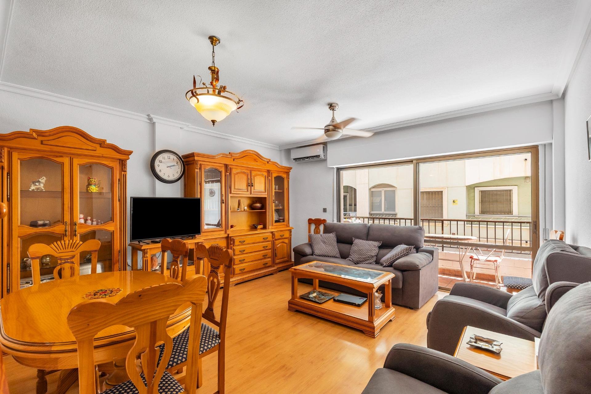 Återförsäljning - Apartment -
Torrevieja - Paseo maritimo