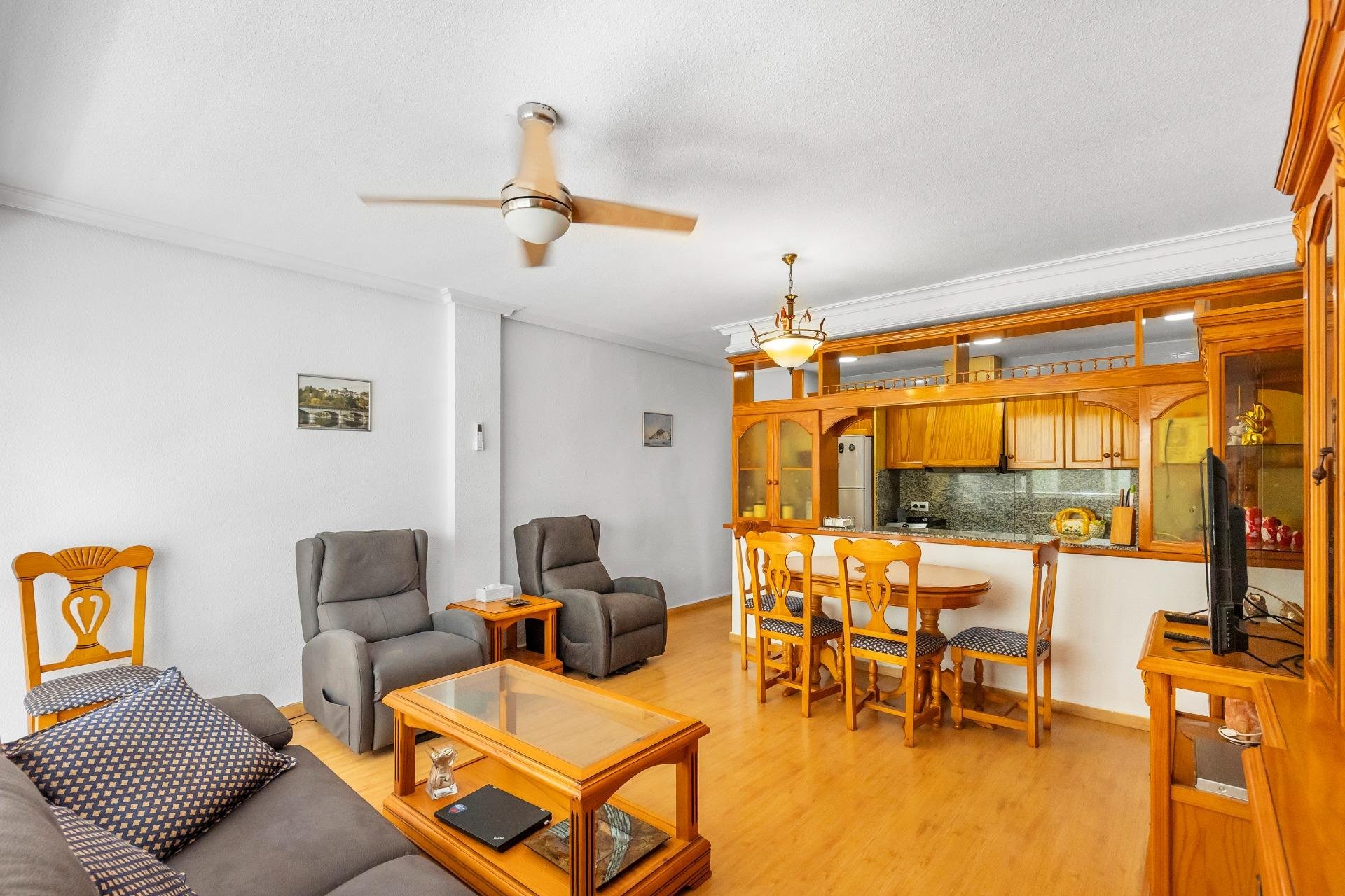 Återförsäljning - Apartment -
Torrevieja - Paseo maritimo