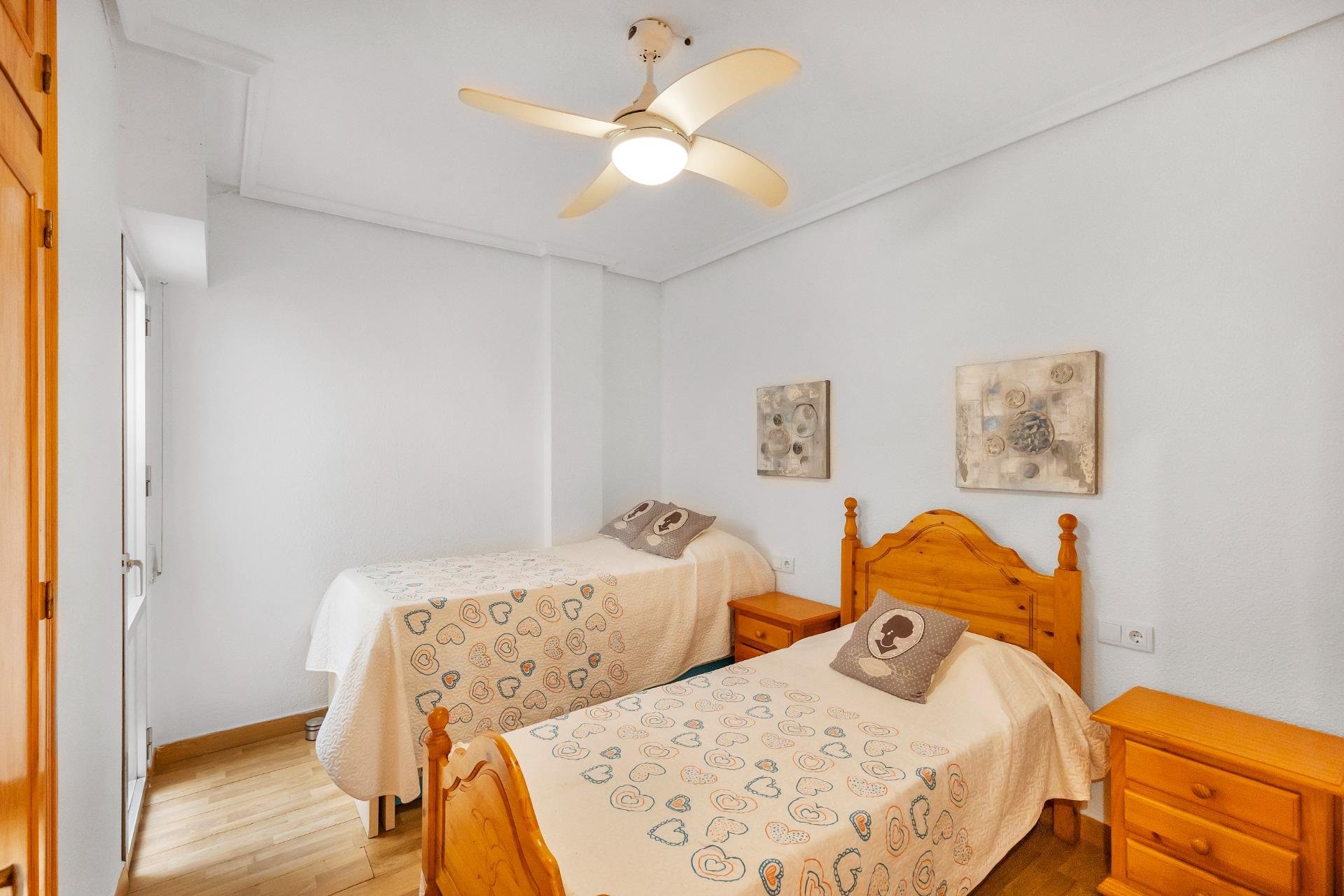 Återförsäljning - Apartment -
Torrevieja - Paseo maritimo