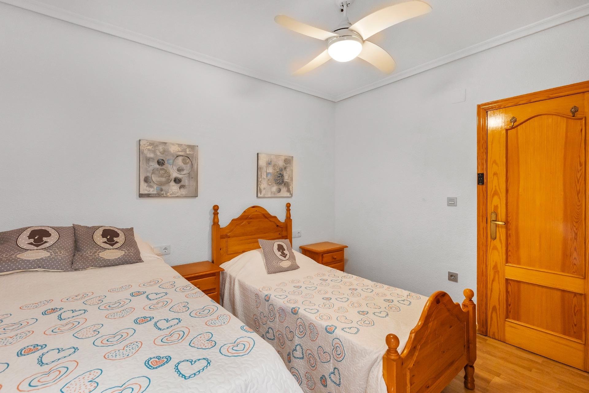 Återförsäljning - Apartment -
Torrevieja - Paseo maritimo