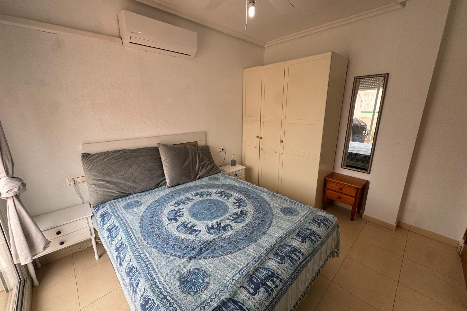 Återförsäljning - Apartment -
Torrevieja - Playa de los Locos