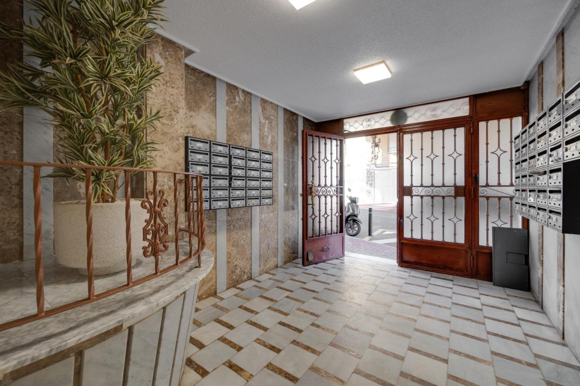 Återförsäljning - Apartment -
Torrevieja - Playa de los Naufragos