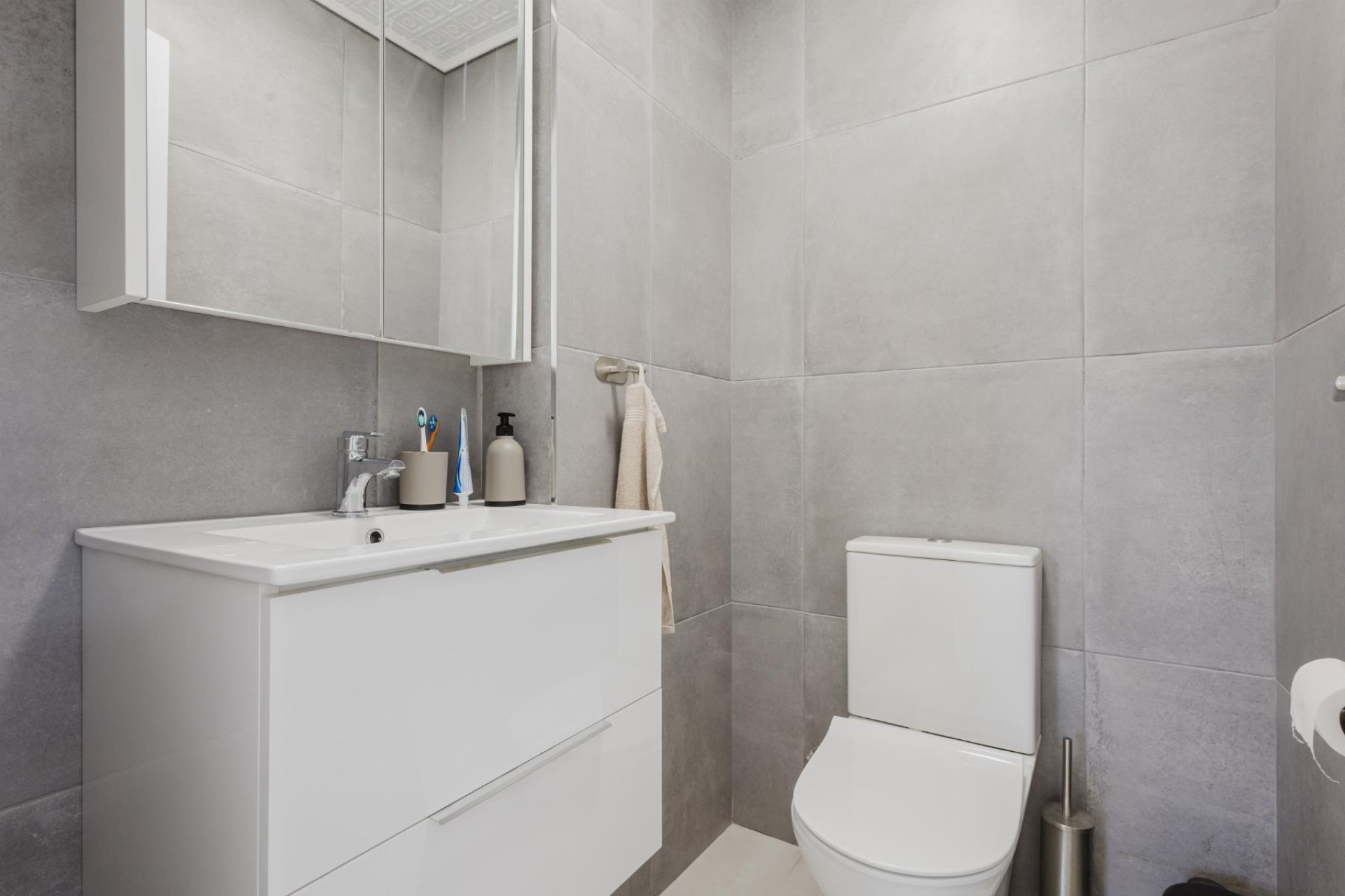 Återförsäljning - Apartment -
Torrevieja - Playa del Acequión