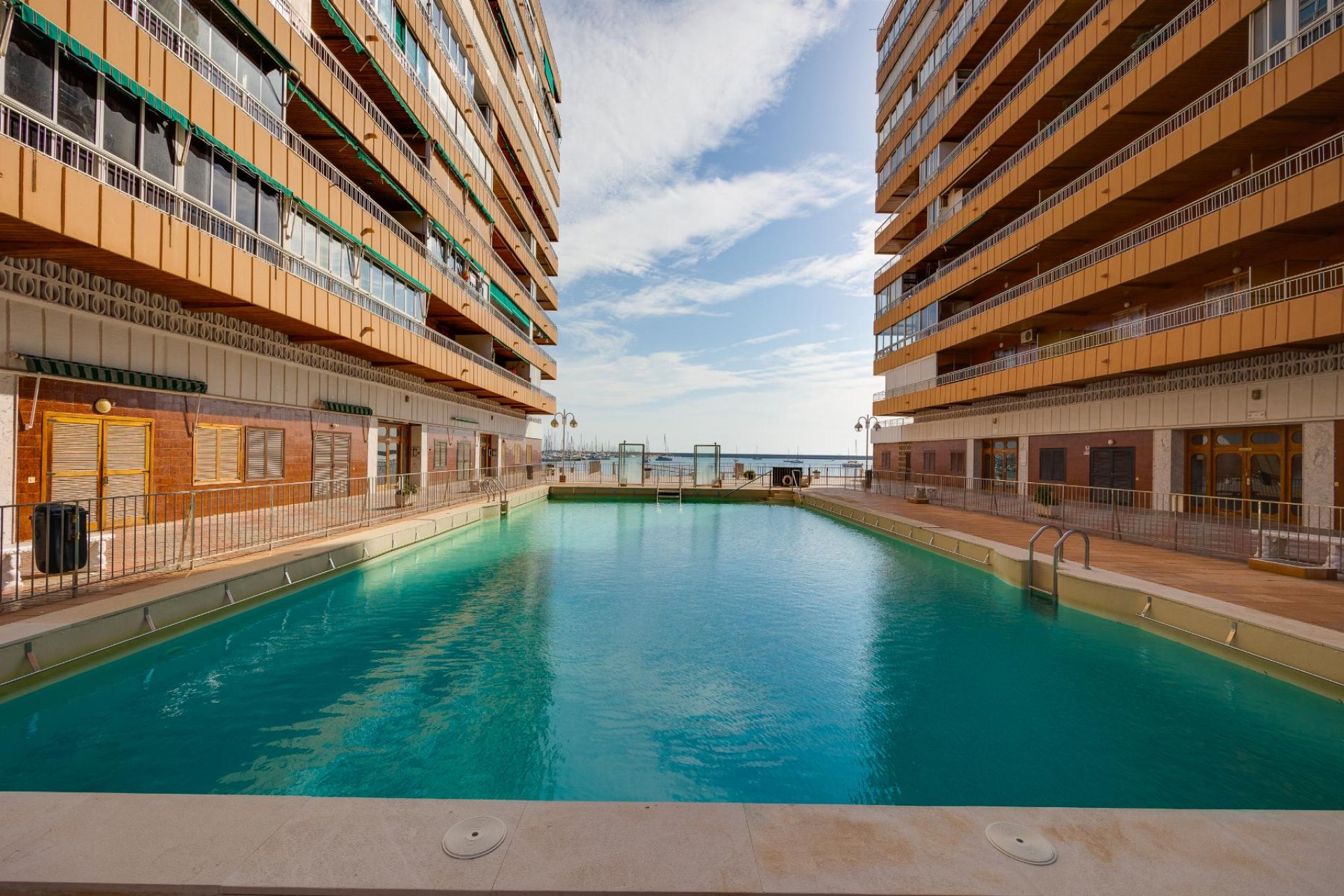 Återförsäljning - Apartment -
Torrevieja - Playa del Acequión