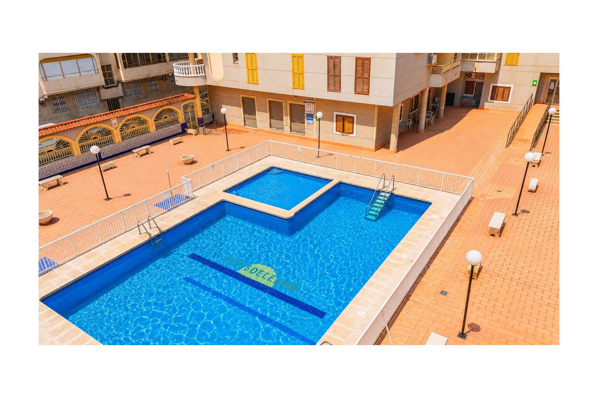 Återförsäljning - Apartment -
Torrevieja - Playa del Acequión