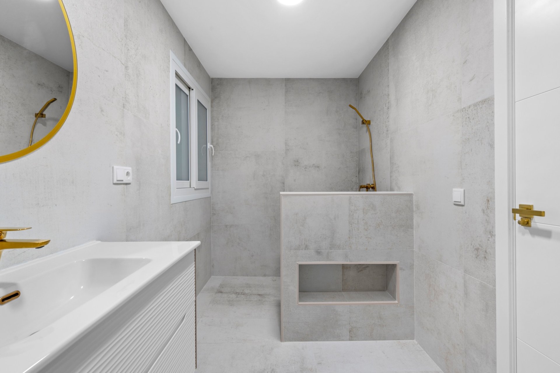 Återförsäljning - Apartment -
Torrevieja - Playa del Acequión