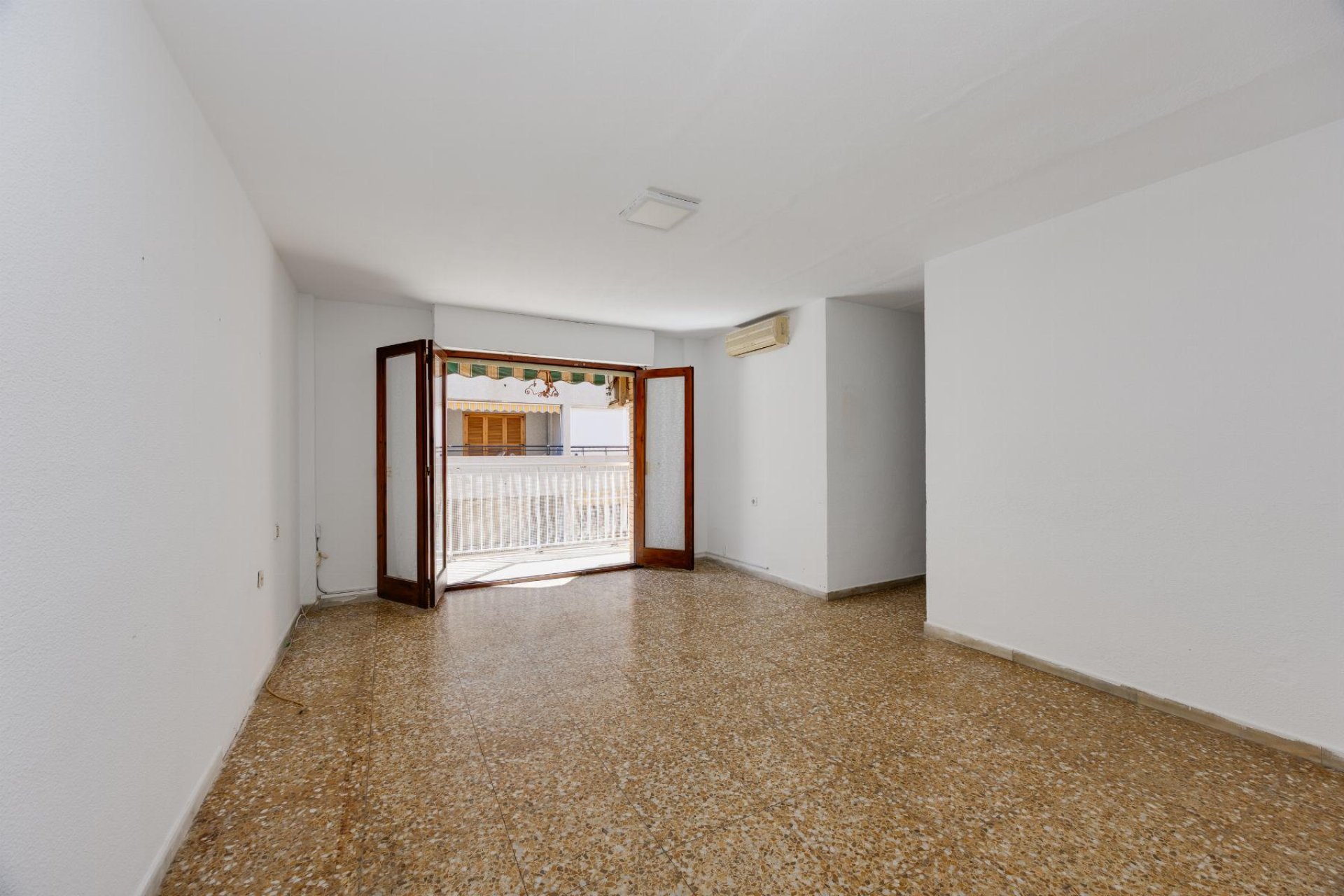 Återförsäljning - Apartment -
Torrevieja - Playa del Acequión