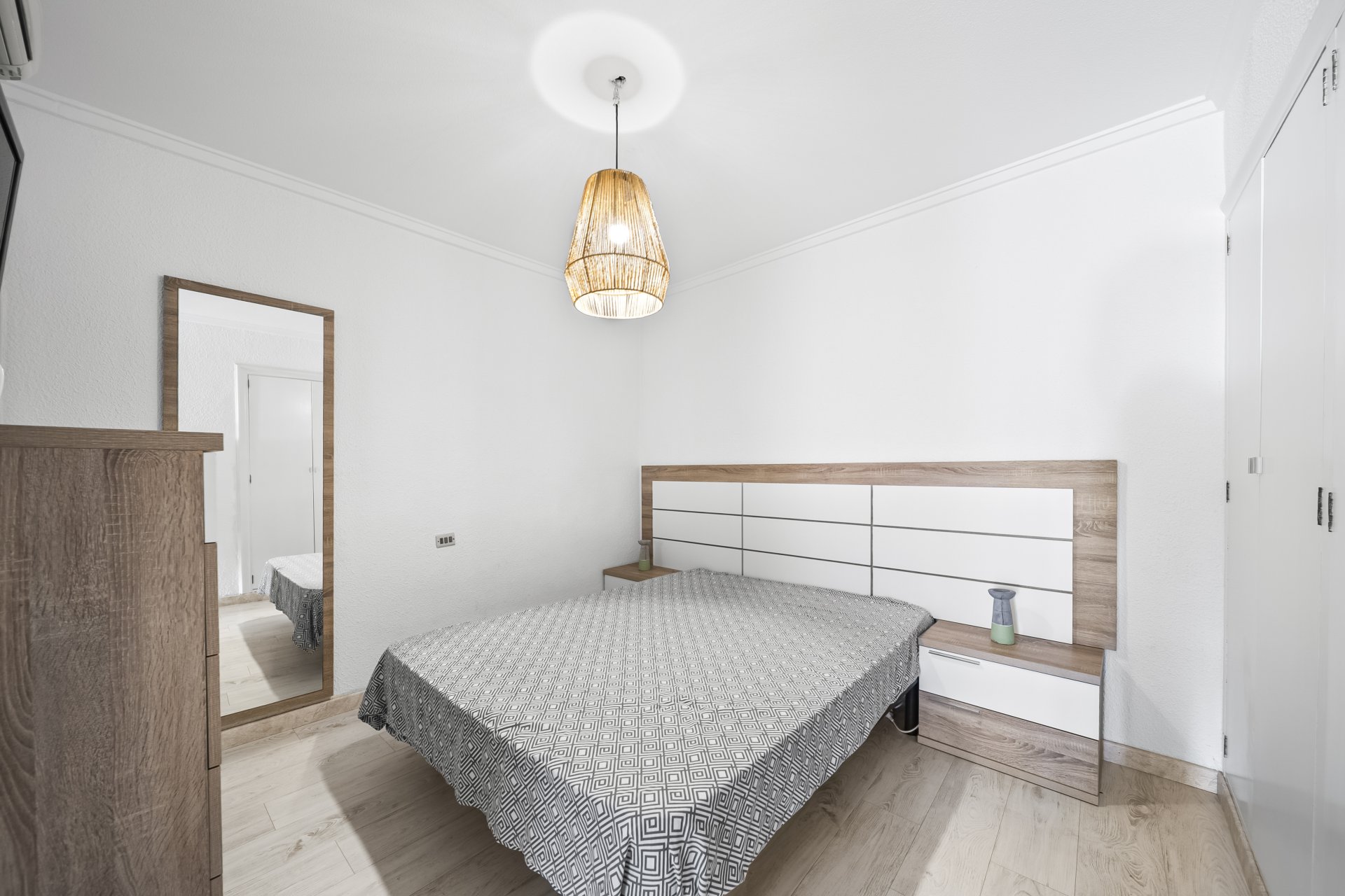 Återförsäljning - Apartment -
Torrevieja - Puerto