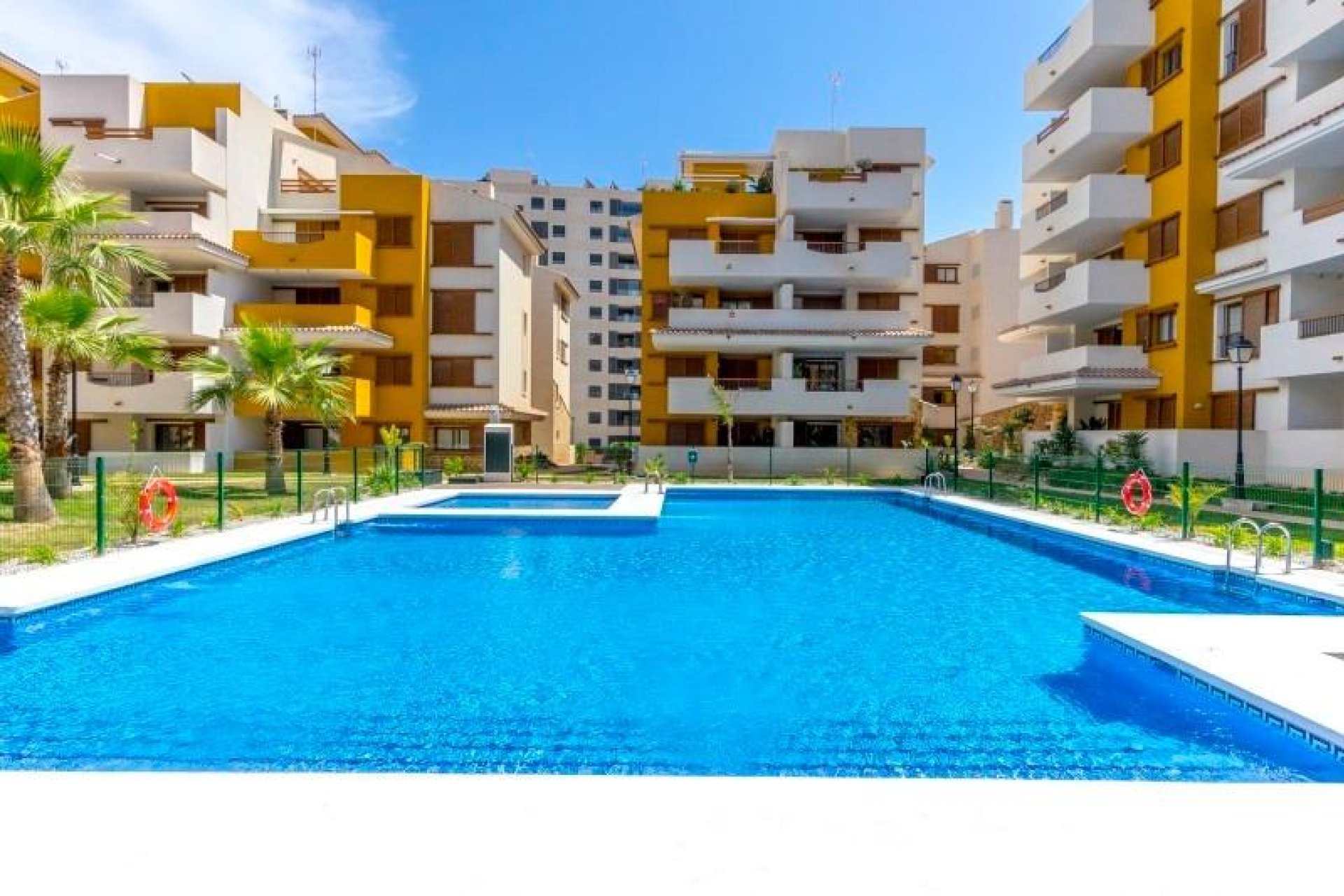 Återförsäljning - Apartment -
Torrevieja - Punta prima