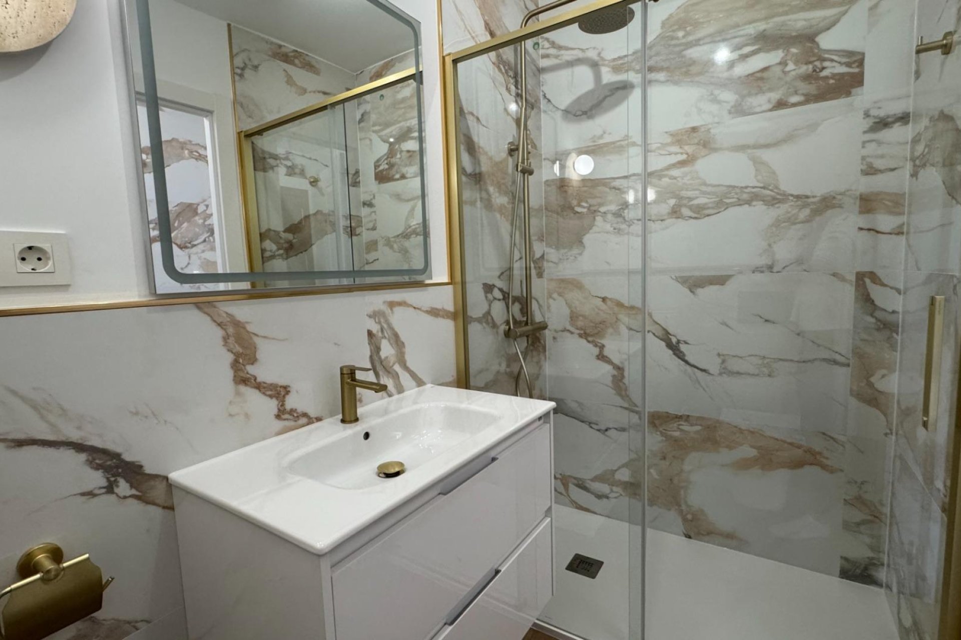 Återförsäljning - Apartment -
Torrevieja - Punta prima