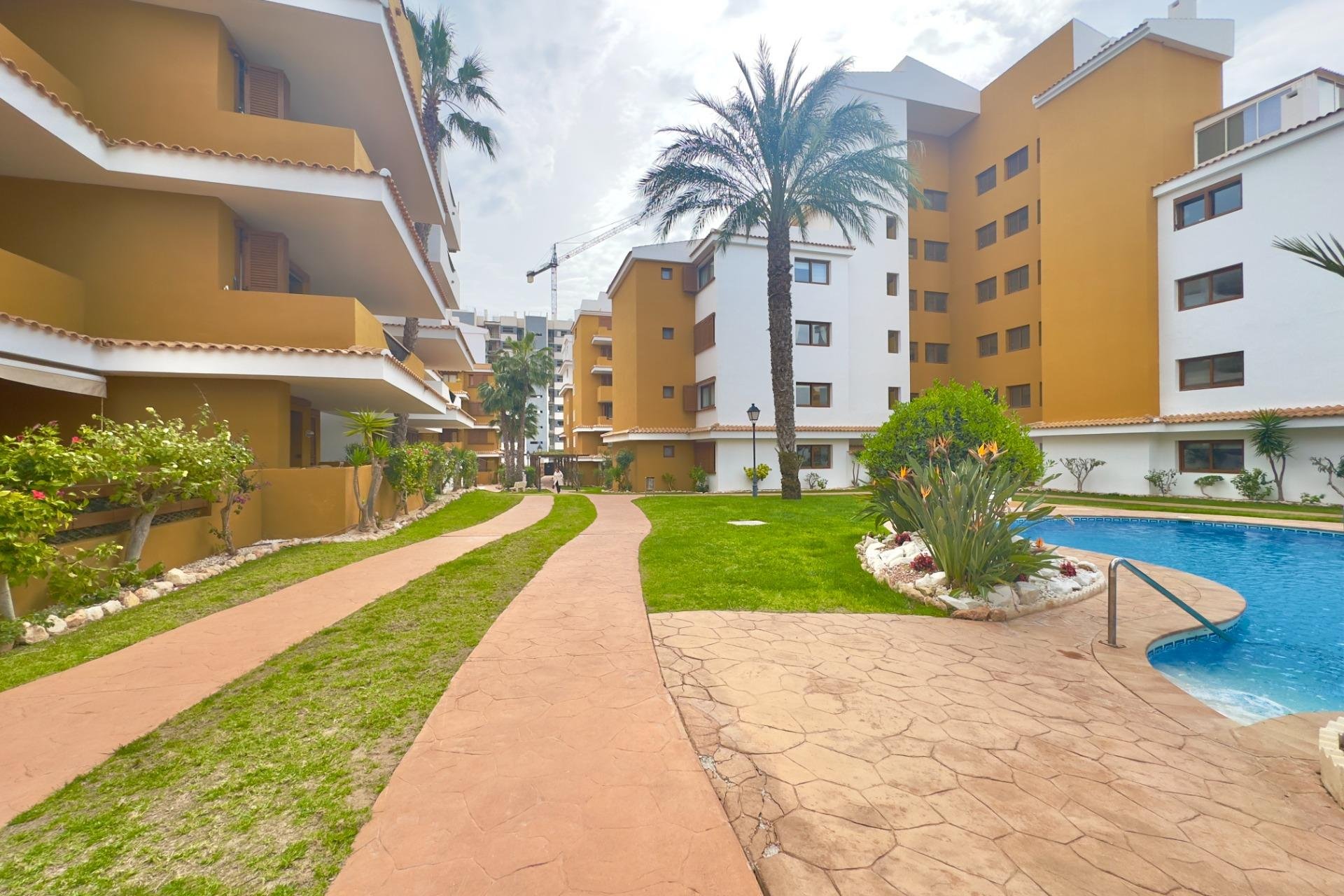 Återförsäljning - Apartment -
Torrevieja - Punta prima