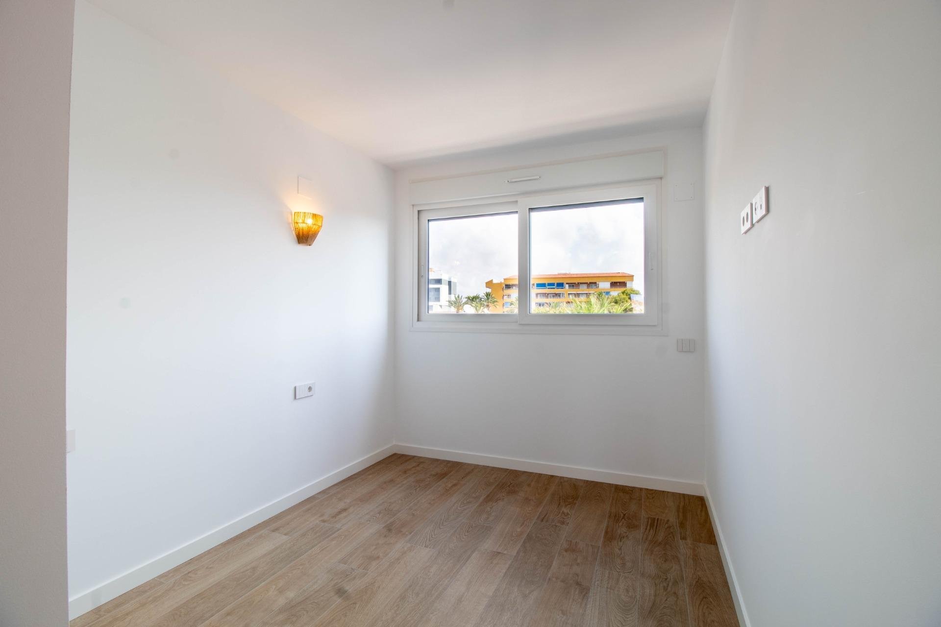 Återförsäljning - Apartment -
Torrevieja - Punta prima