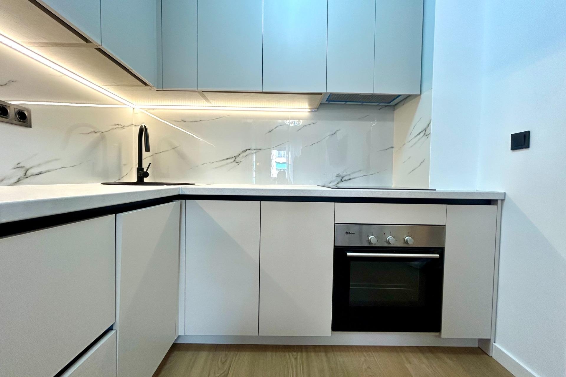 Återförsäljning - Apartment -
Torrevieja - Punta prima