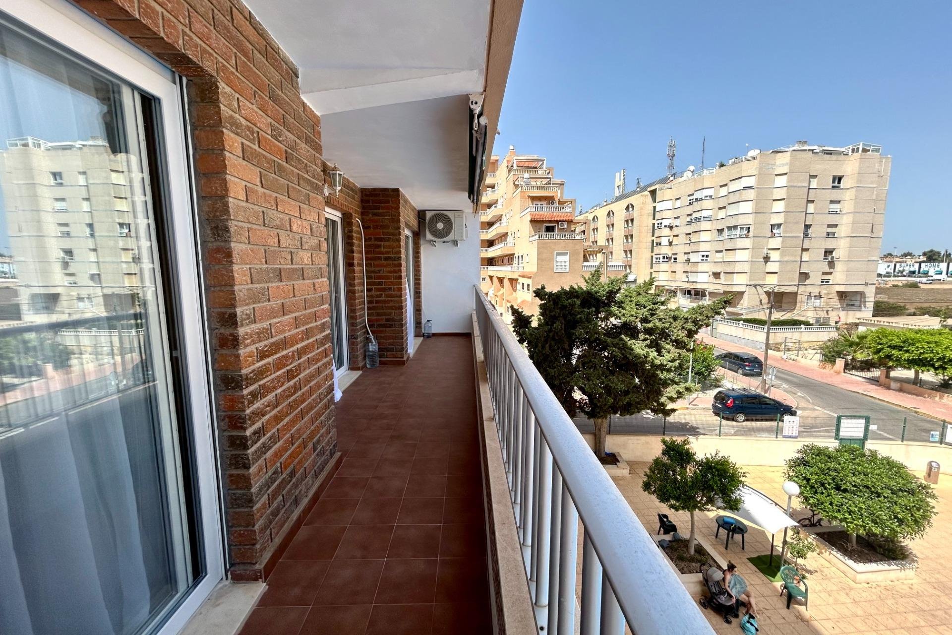 Återförsäljning - Apartment -
Torrevieja - Punta prima