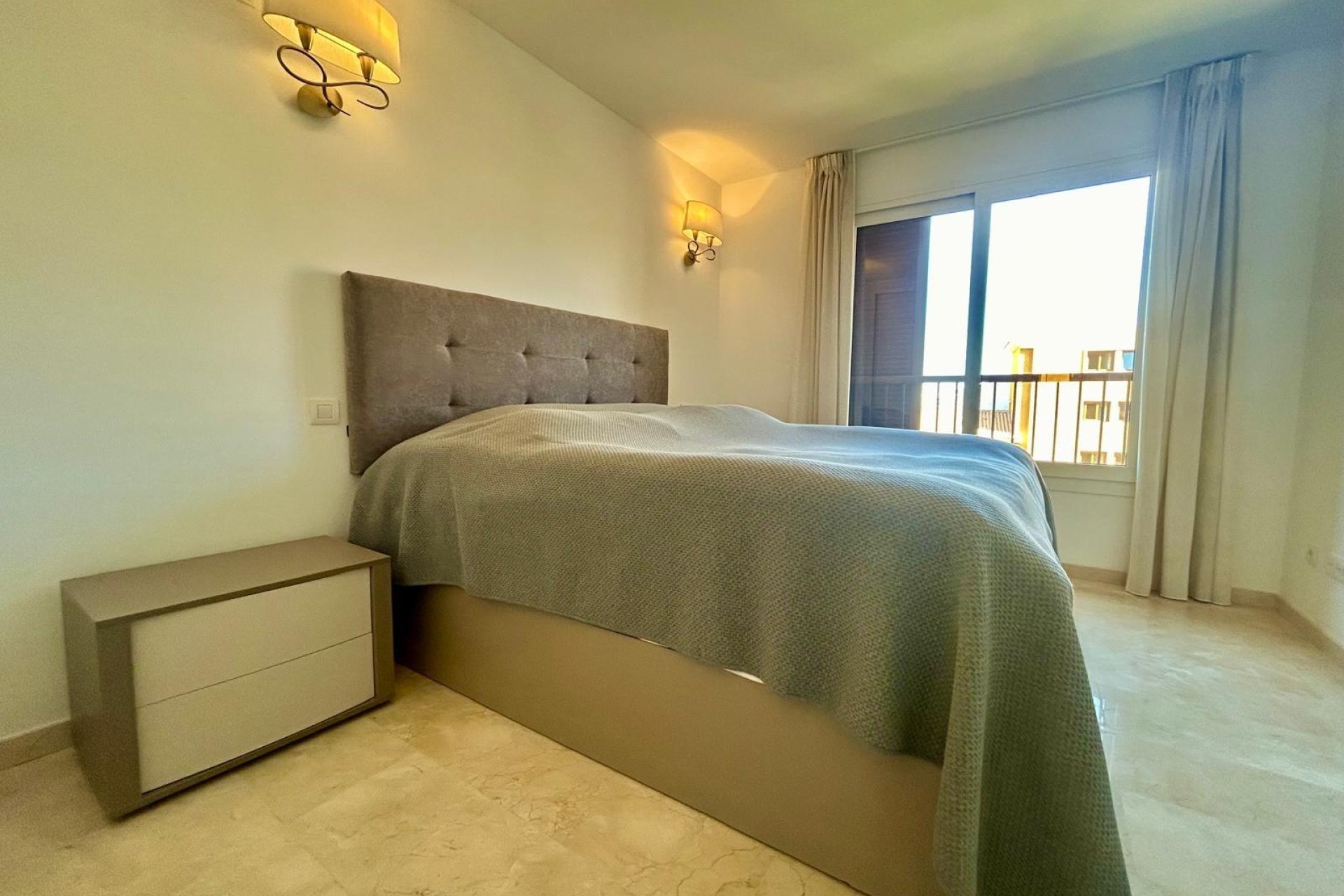 Återförsäljning - Apartment -
Torrevieja - Punta prima