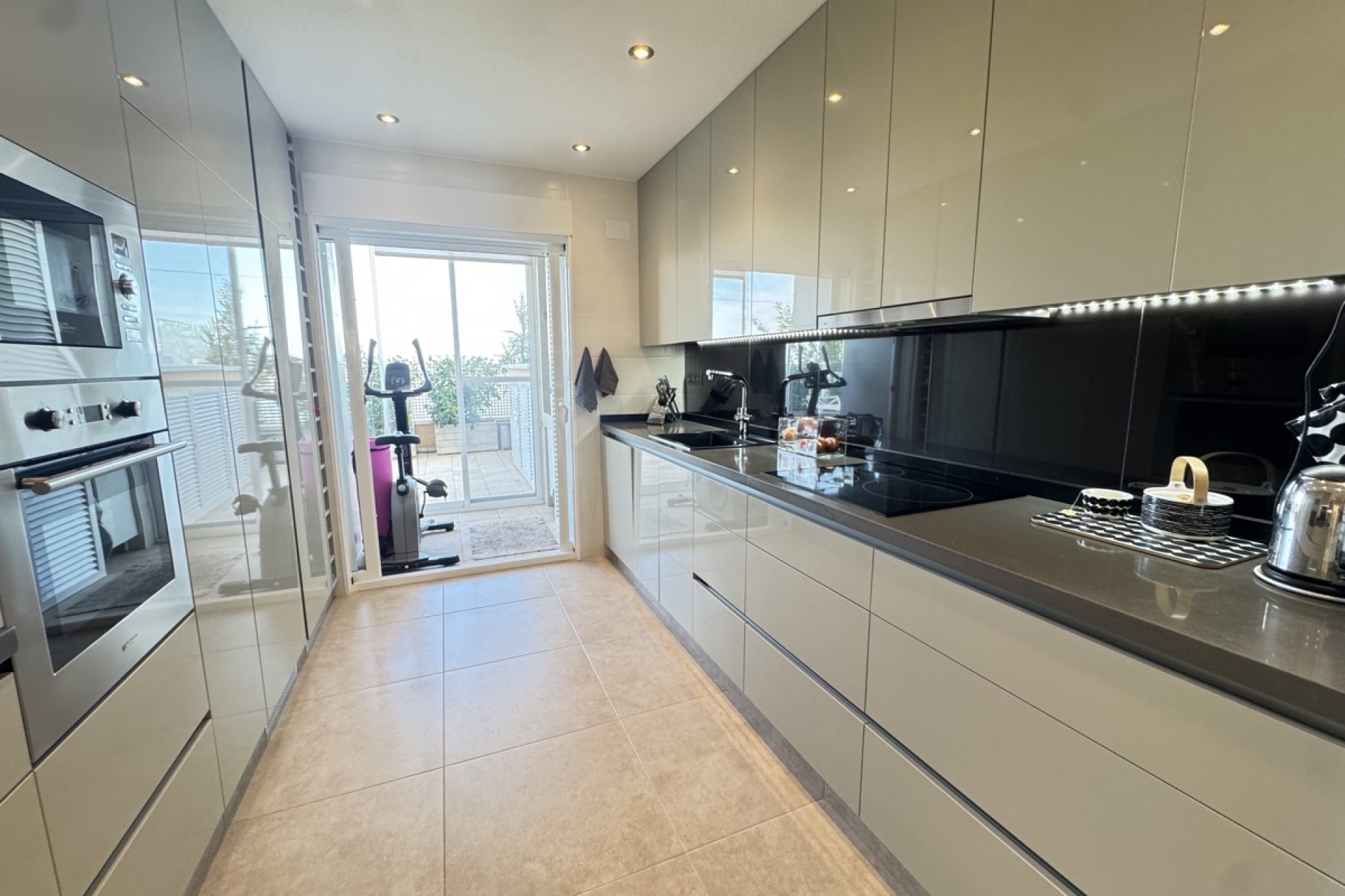 Återförsäljning - Apartment -
Villamartin - Villamartín