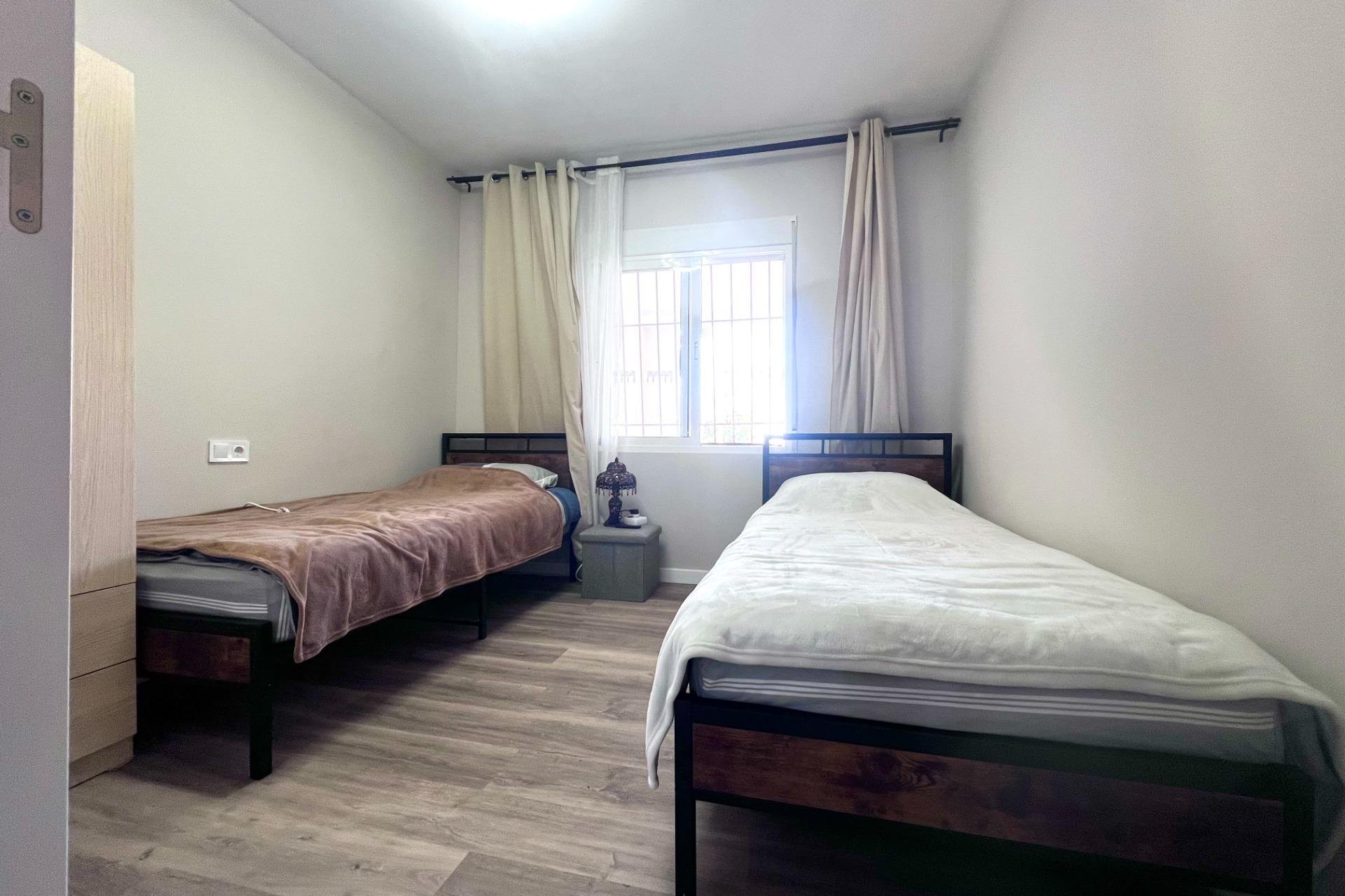 Återförsäljning - Bungalow -
Orihuela Costa - La Regia