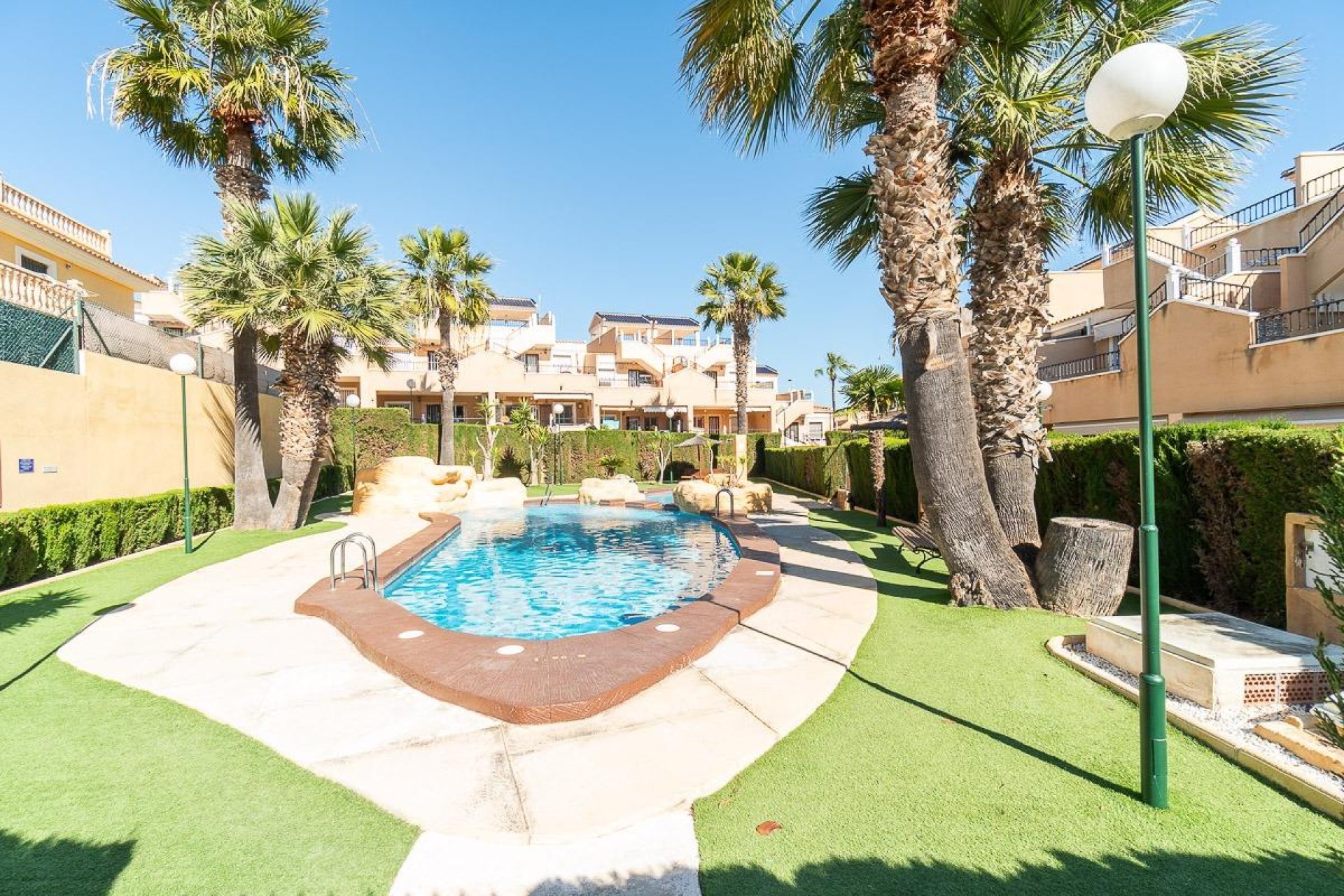 Återförsäljning - Bungalow -
Orihuela Costa - Los Almendros-La Florida