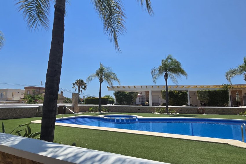 Återförsäljning - Bungalow -
Orihuela Costa - Mil Palmeras