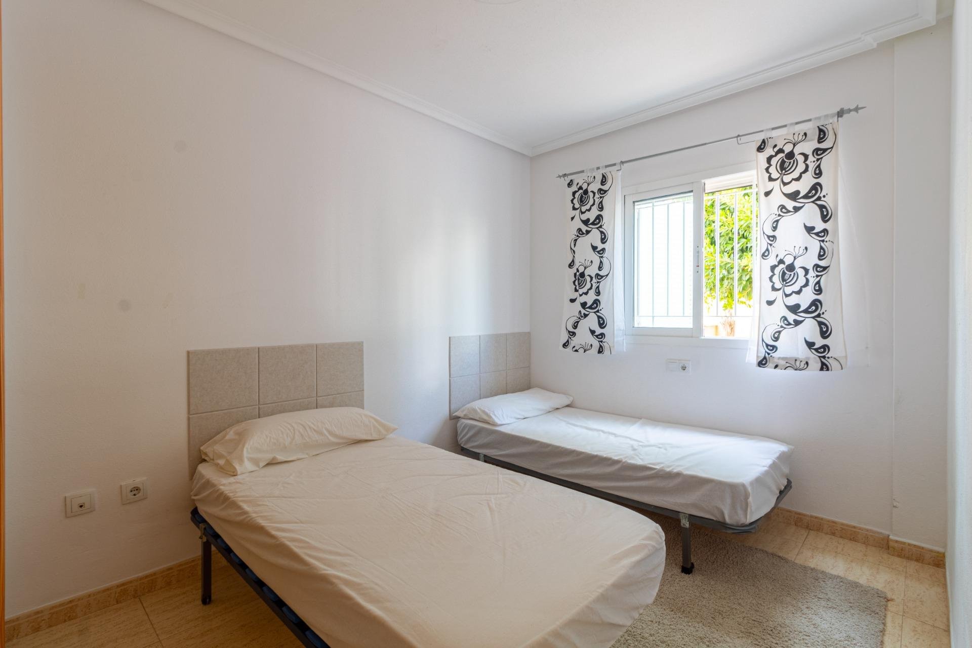 Återförsäljning - Bungalow -
Orihuela Costa - Punta Prima