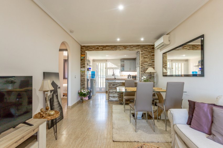 Återförsäljning - Bungalow -
Orihuela Costa - Villamartín