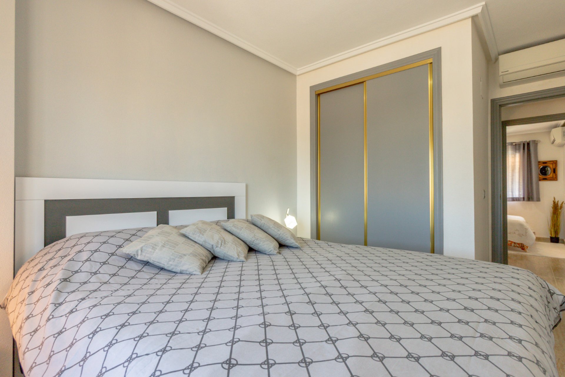 Återförsäljning - Bungalow -
Orihuela Costa - Villamartín