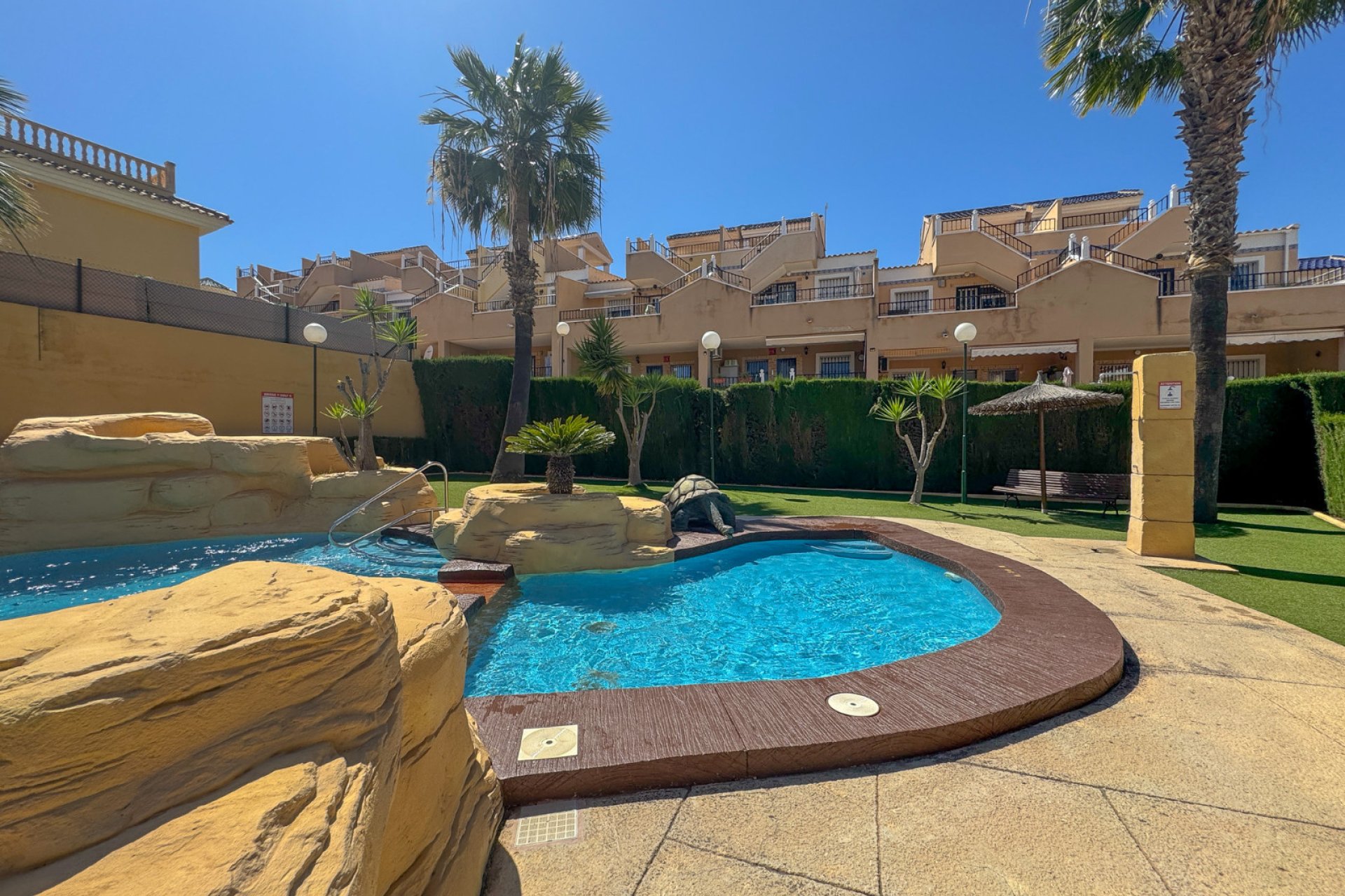 Återförsäljning - Bungalow -
Orihuela Costa - Villamartín