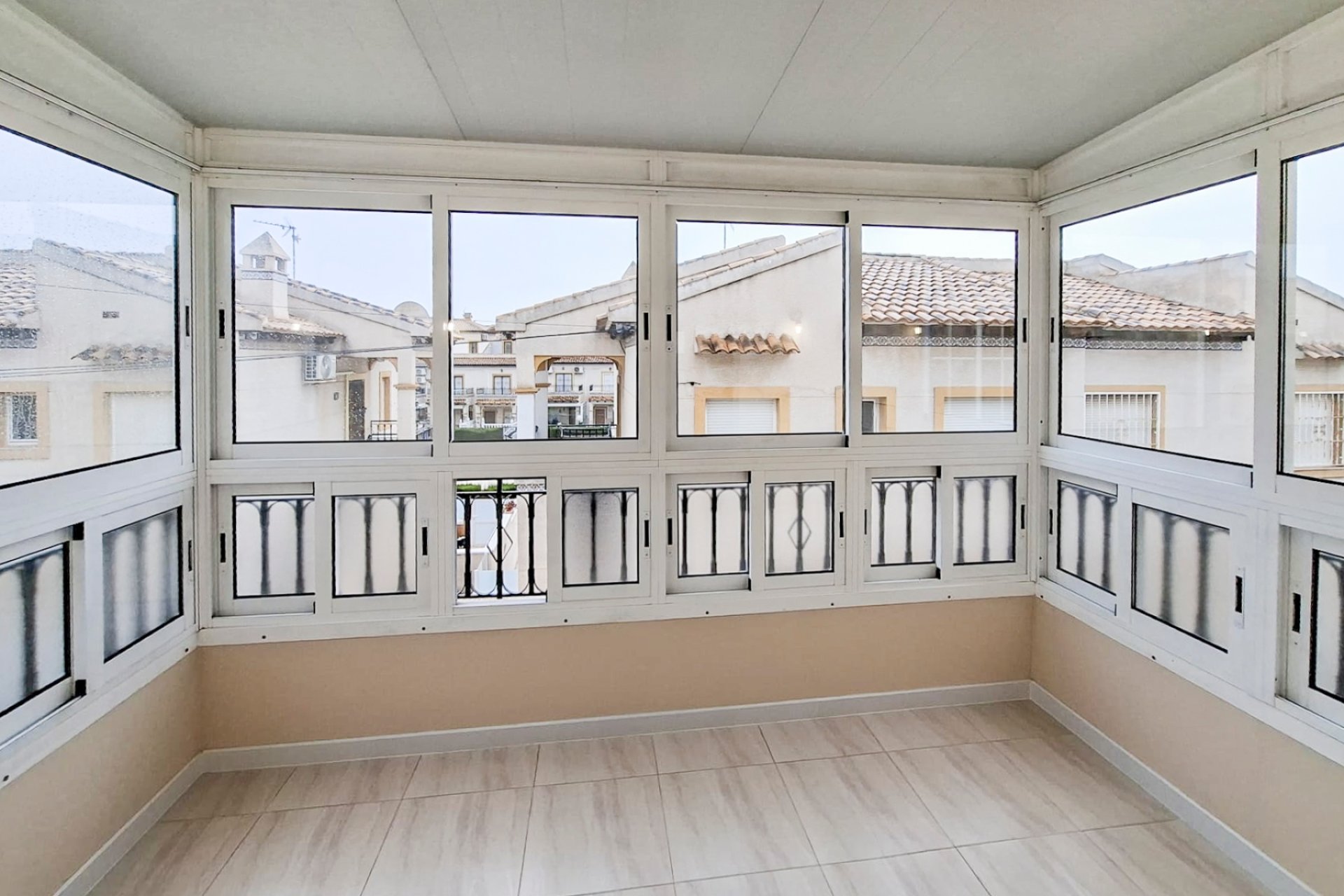 Återförsäljning - Bungalow -
Orihuela Costa