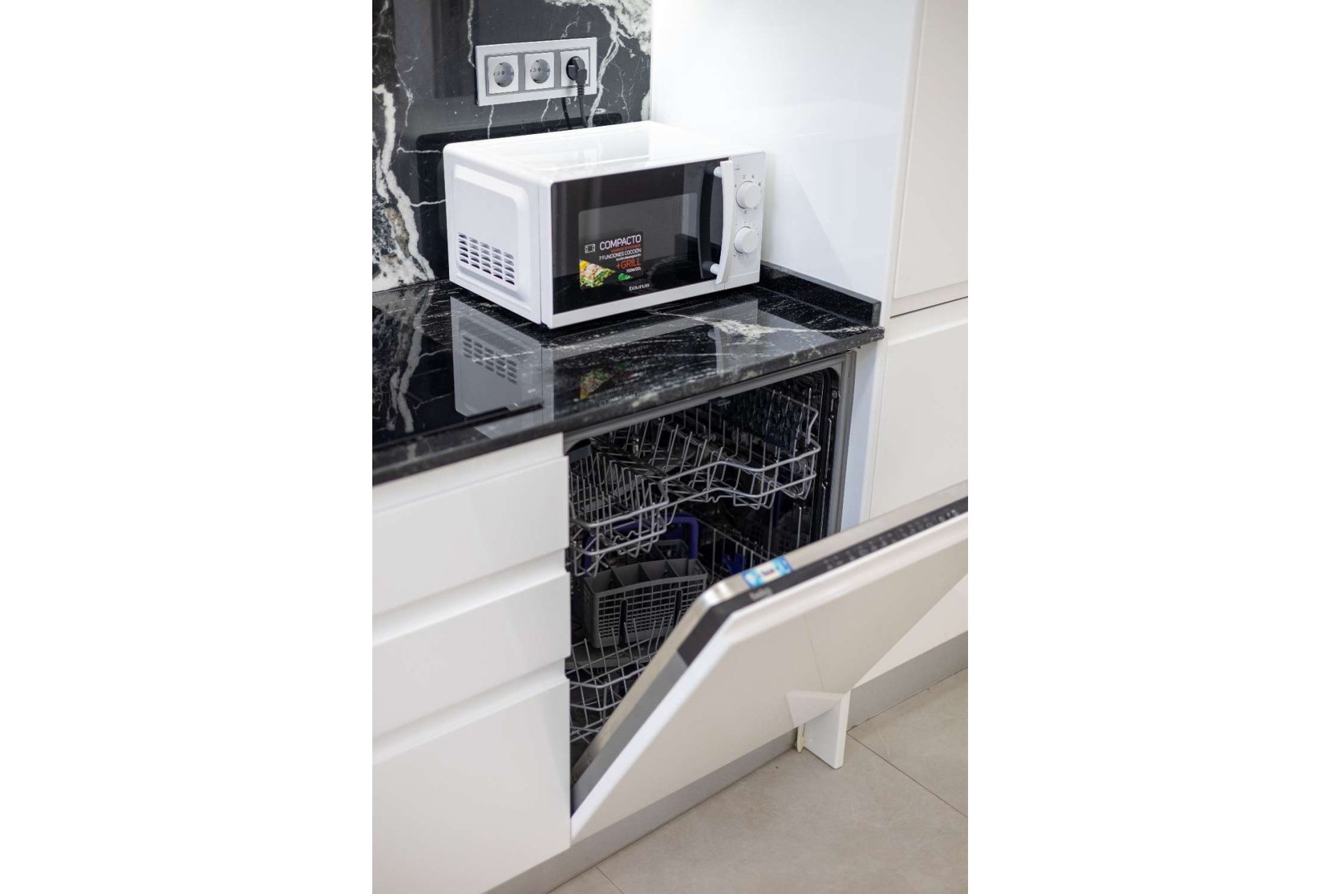 Återförsäljning - Bungalow -
Orihuela - Orihuela Costa