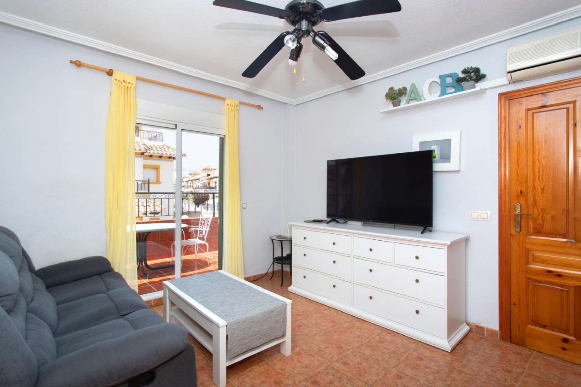 Återförsäljning - Bungalow -
Orihuela - Punta Prima