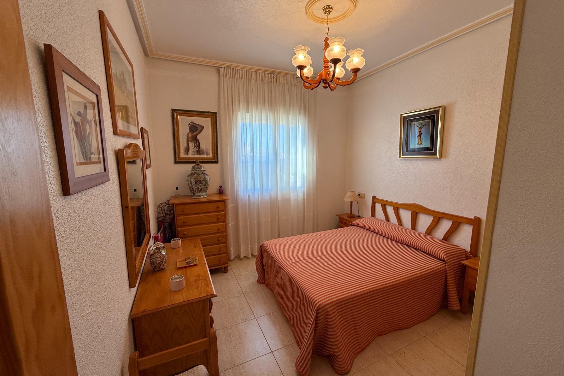 Återförsäljning - Bungalow -
Torrevieja - Aguas Nuevas