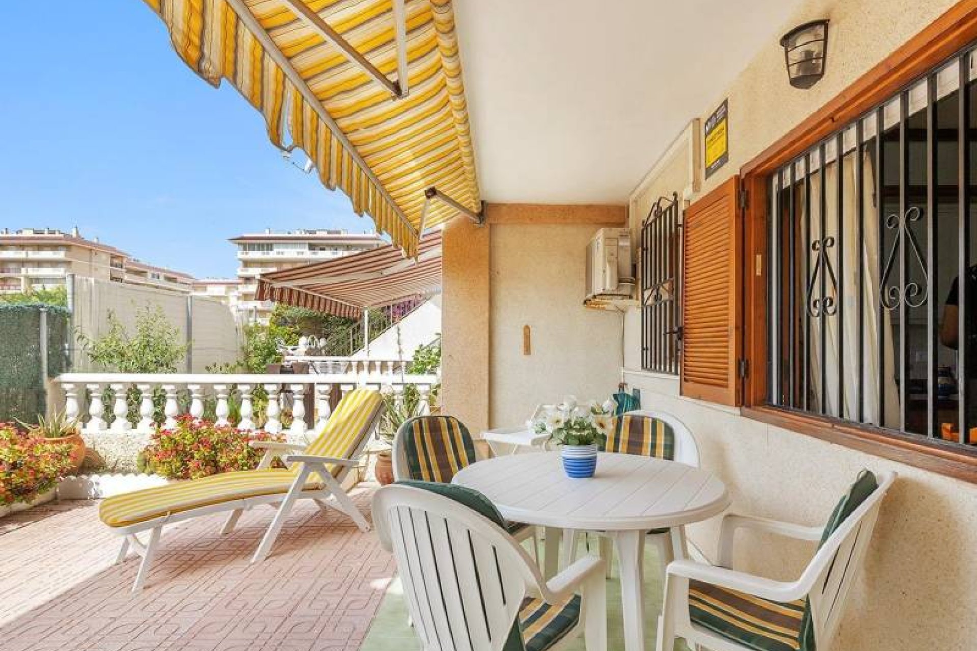 Återförsäljning - Bungalow -
Torrevieja - La Mata