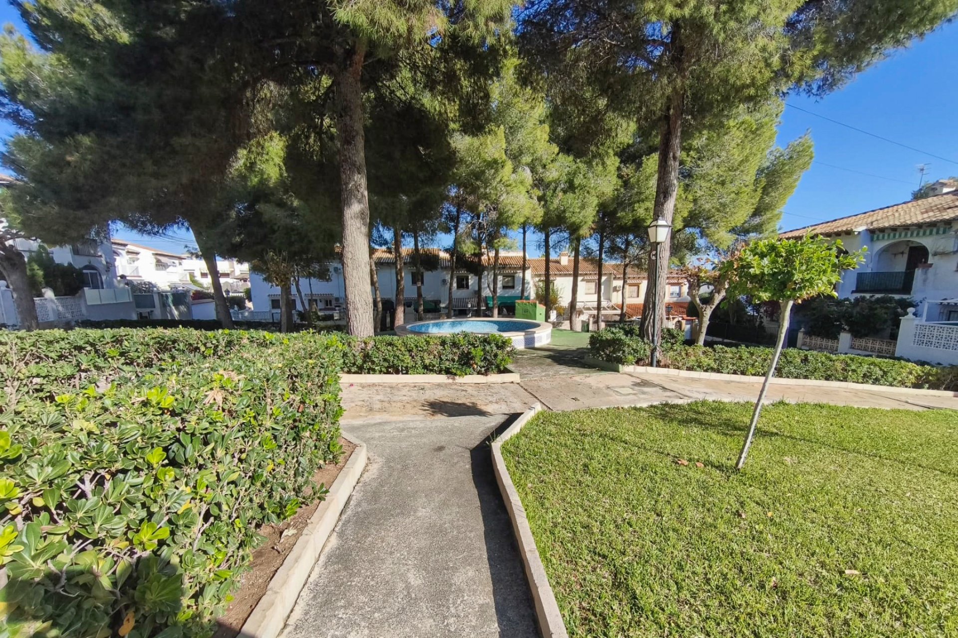 Återförsäljning - Bungalow -
Torrevieja - Lago jardin