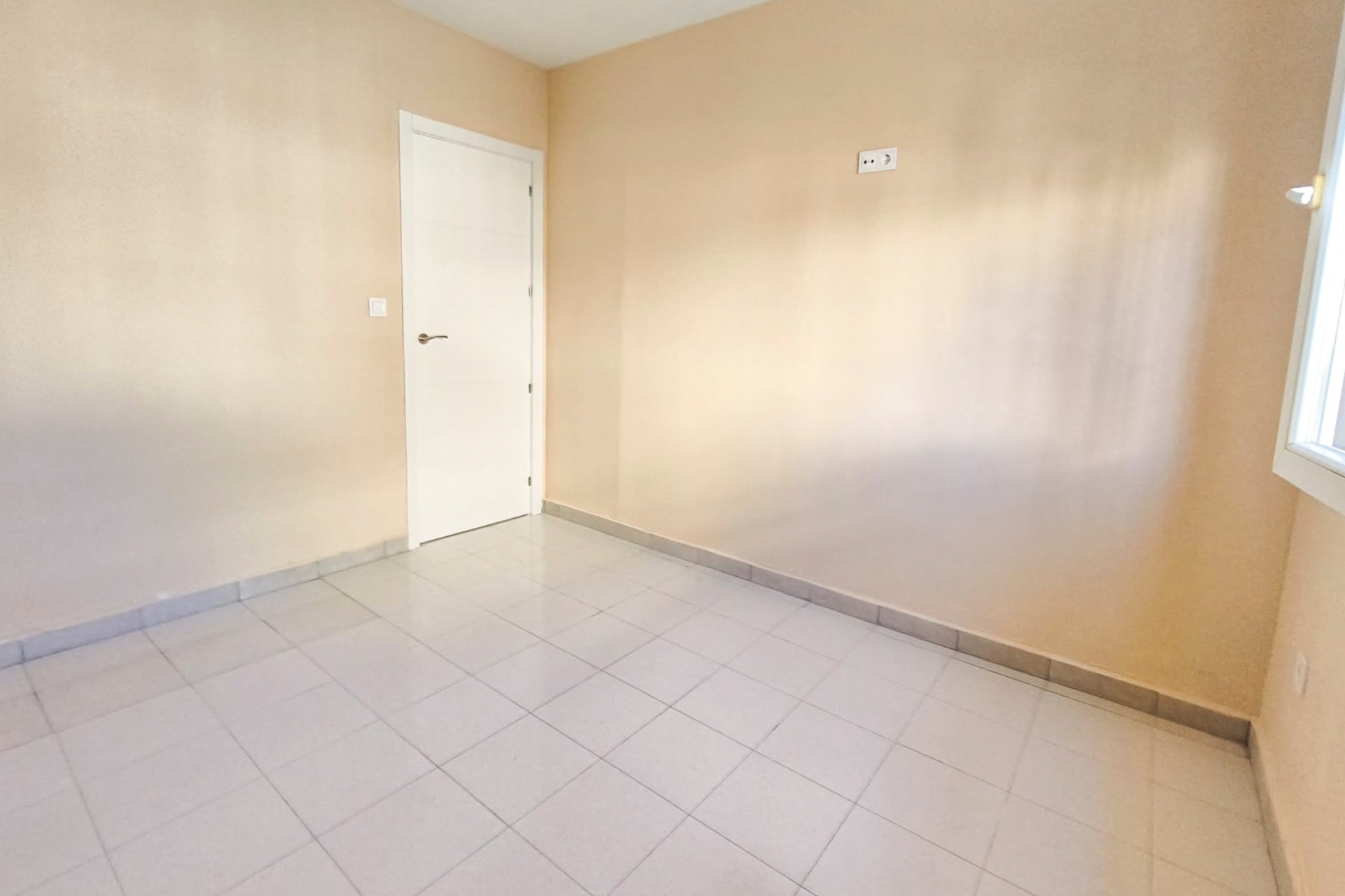 Återförsäljning - Bungalow -
Torrevieja - Lago jardin