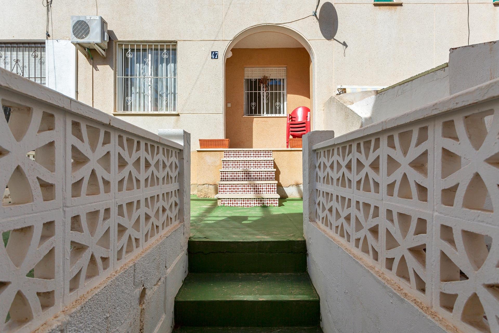 Återförsäljning - Bungalow -
Torrevieja - Lago jardin