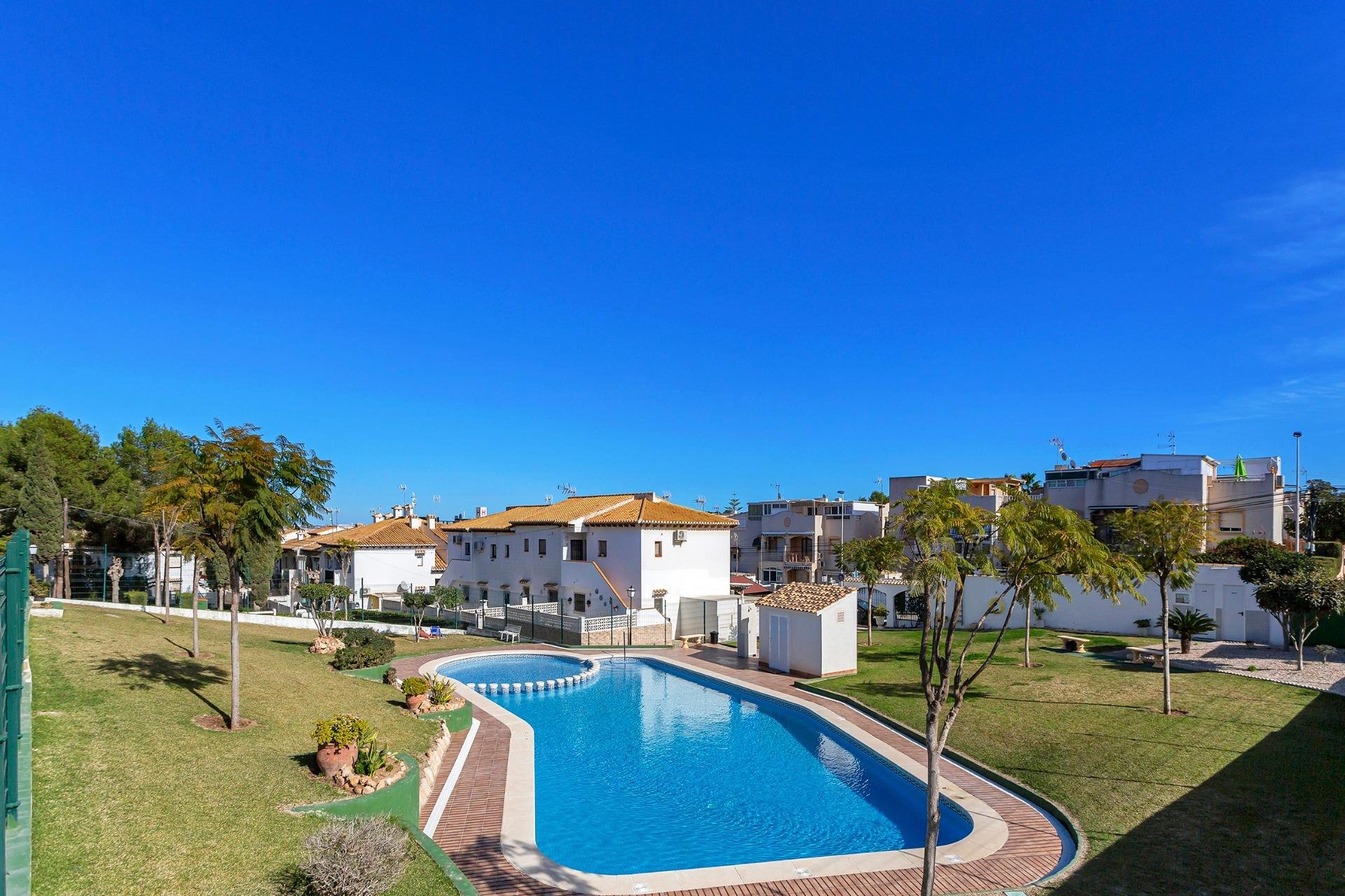 Återförsäljning - Bungalow -
Torrevieja - Lago jardin