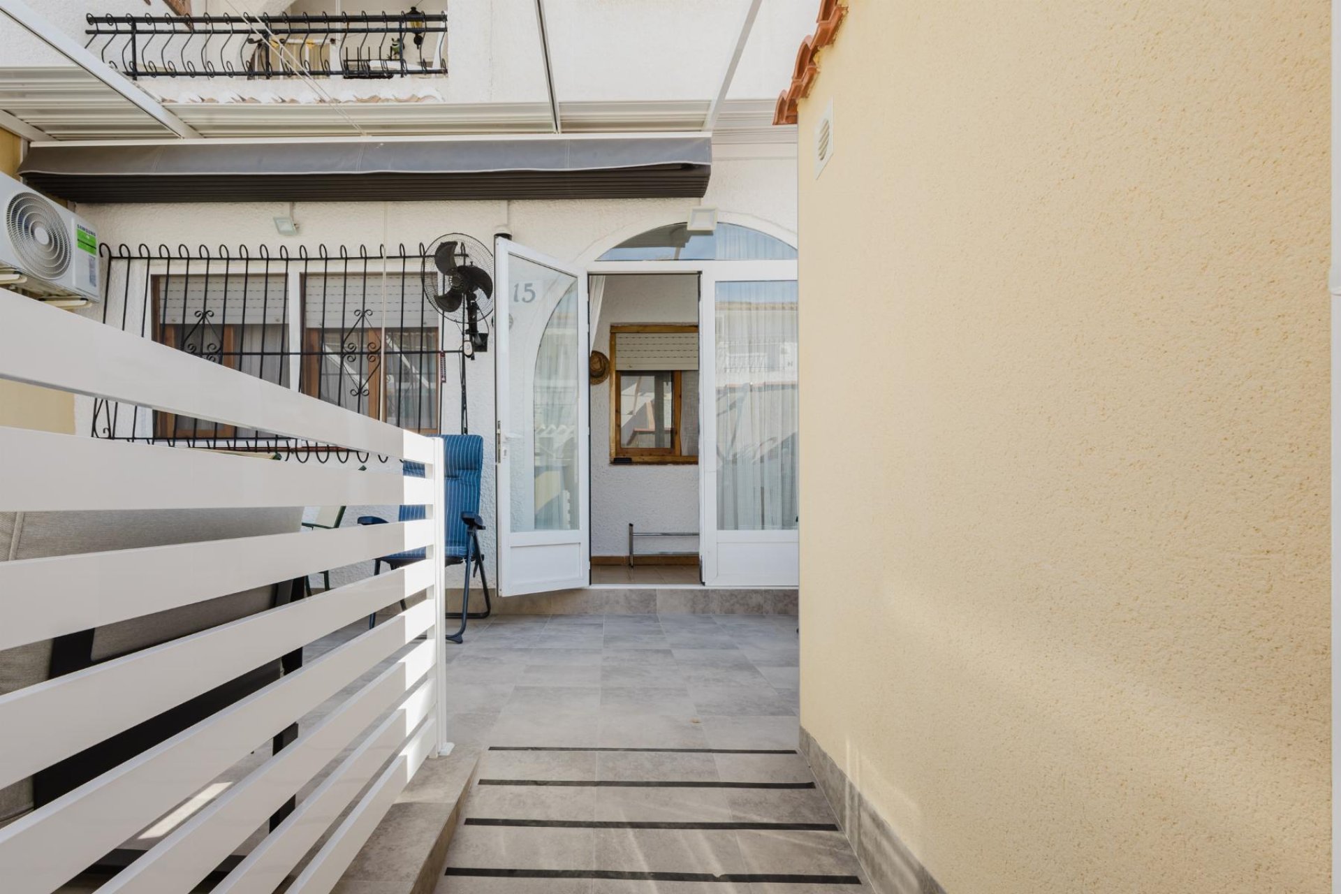 Återförsäljning - Bungalow -
Torrevieja - Playa de los Naufragos