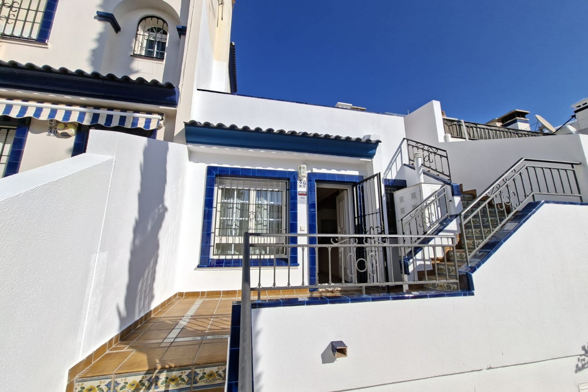 Återförsäljning - Bungalow -
Villamartin - Rioja