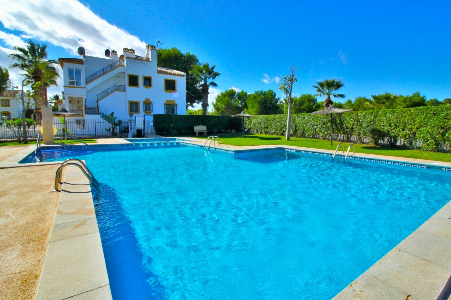 Återförsäljning - Bungalow -
Villamartin - Villamartín