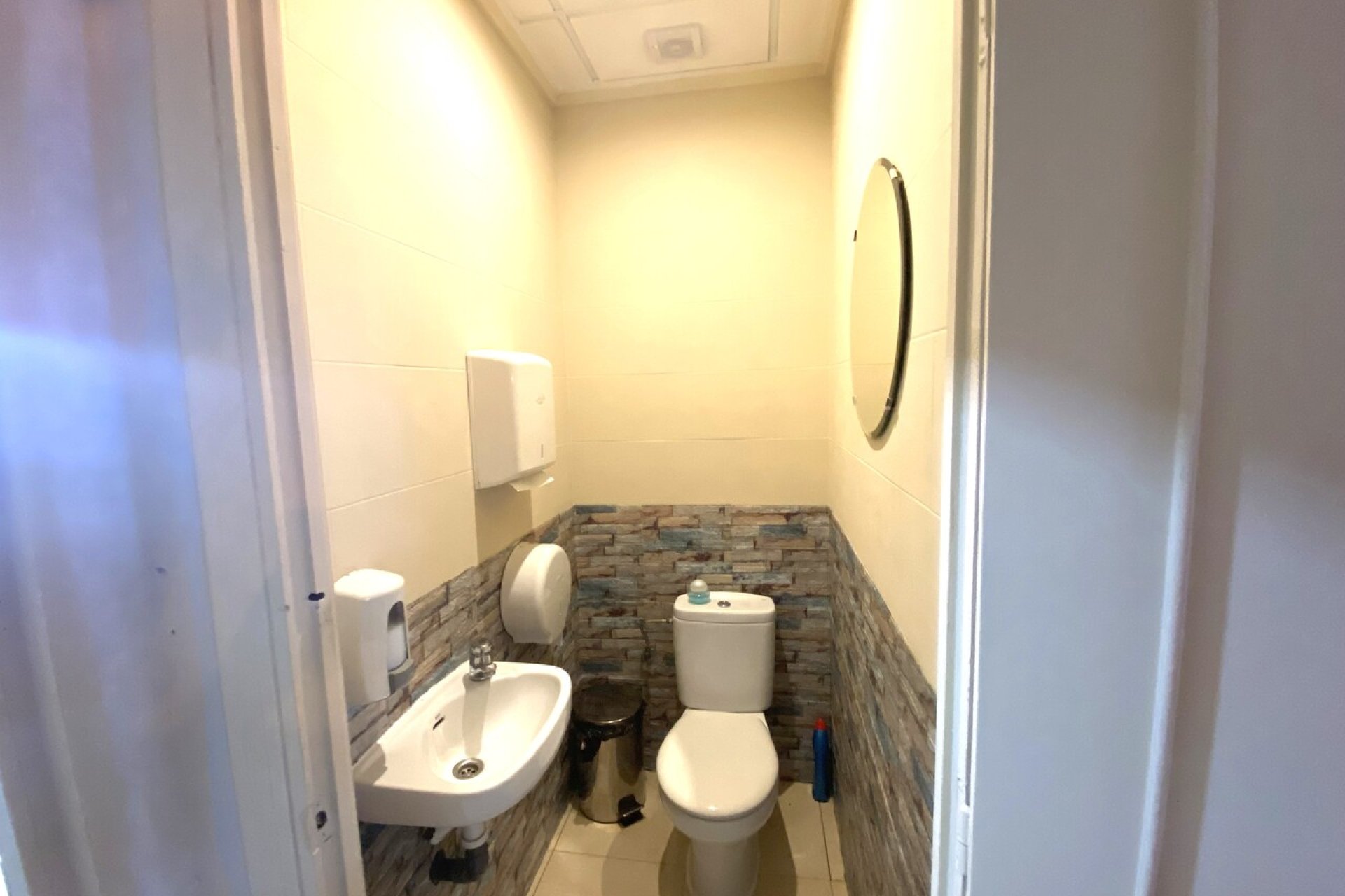 Återförsäljning - Commercial Unit -
Algorfa