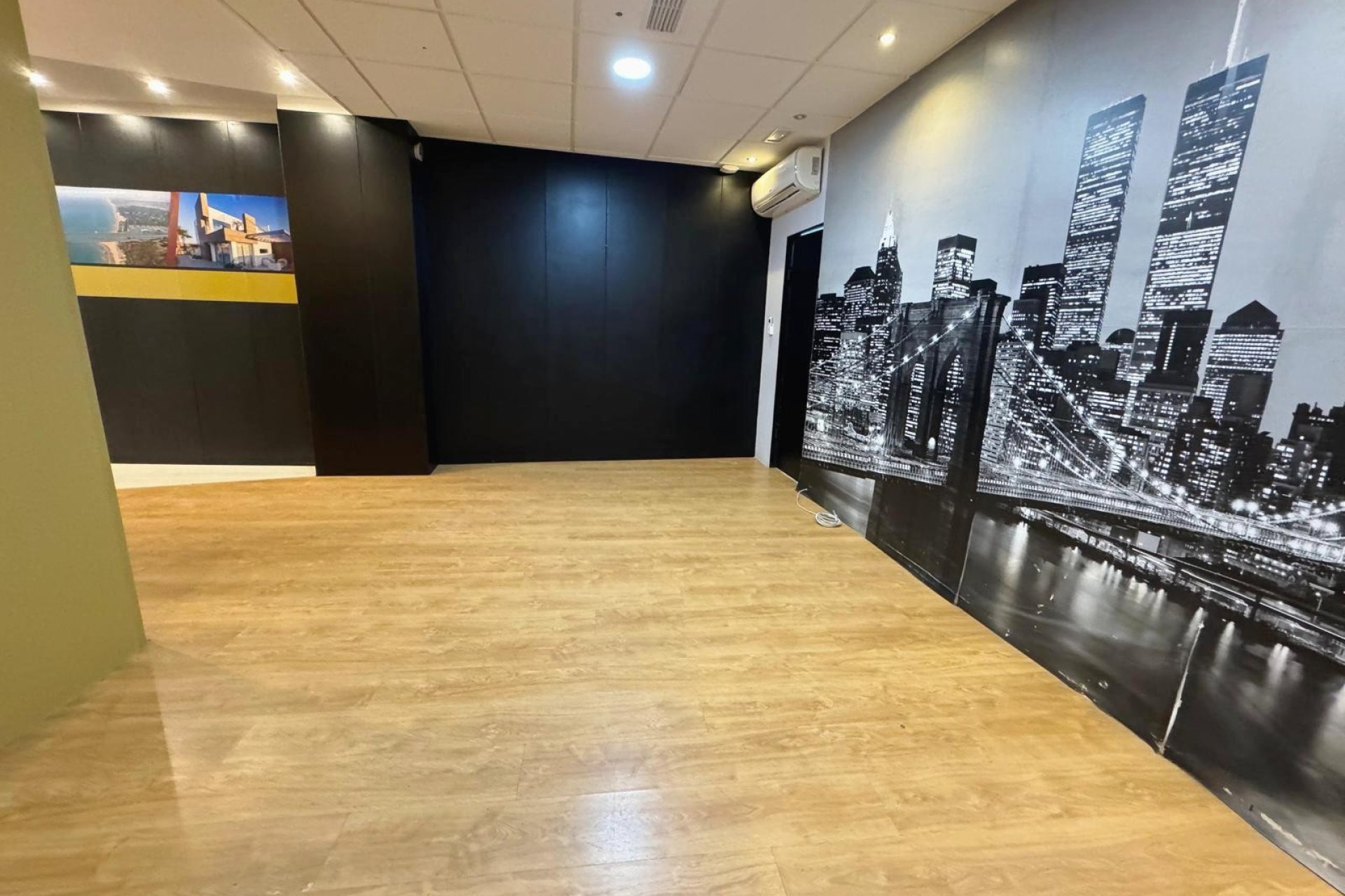 Återförsäljning - Commercial Unit -
Guardamar del Segura - Guardamar del Seguras*