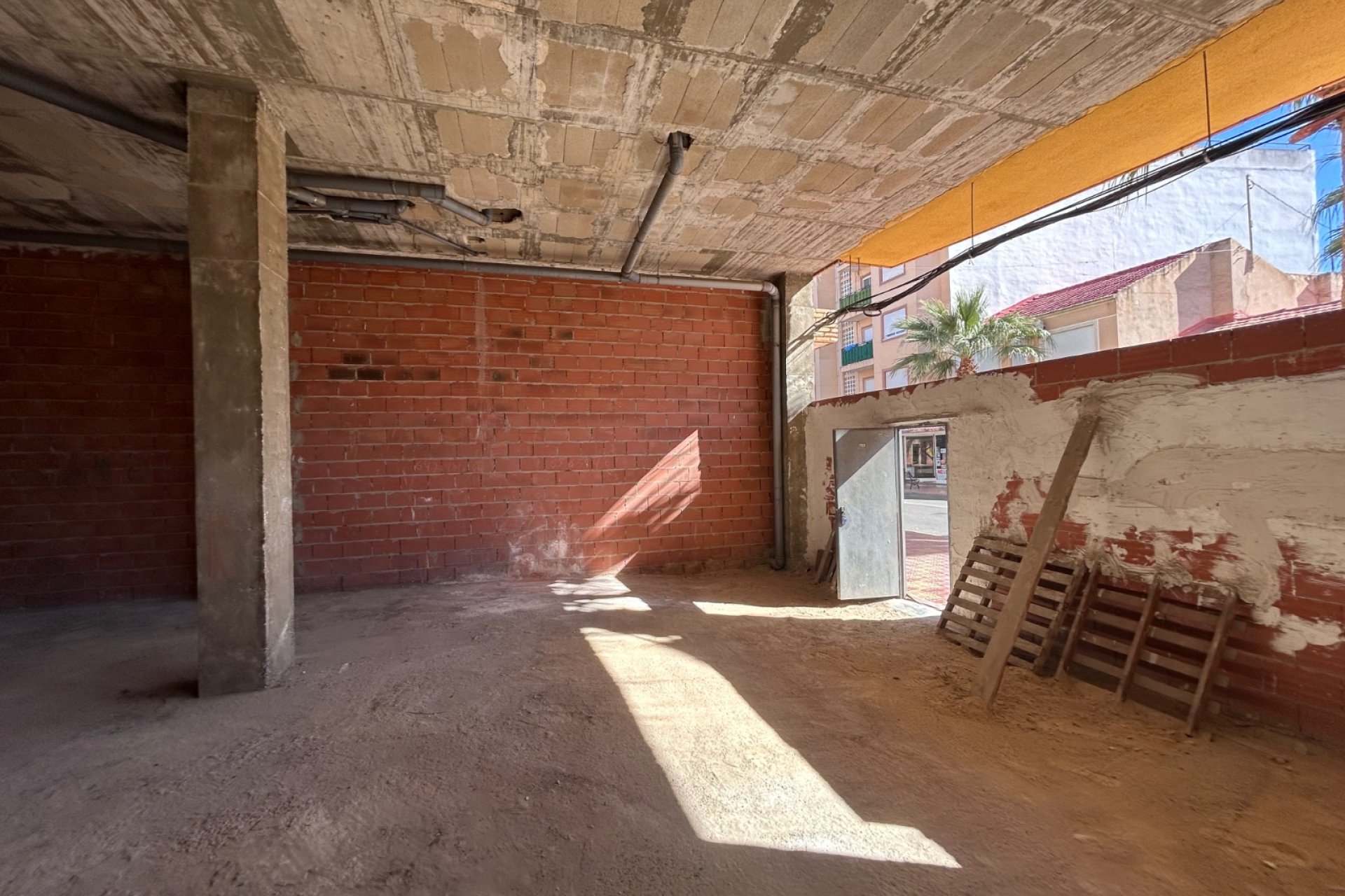 Återförsäljning - Commercial Unit -
Jacarilla