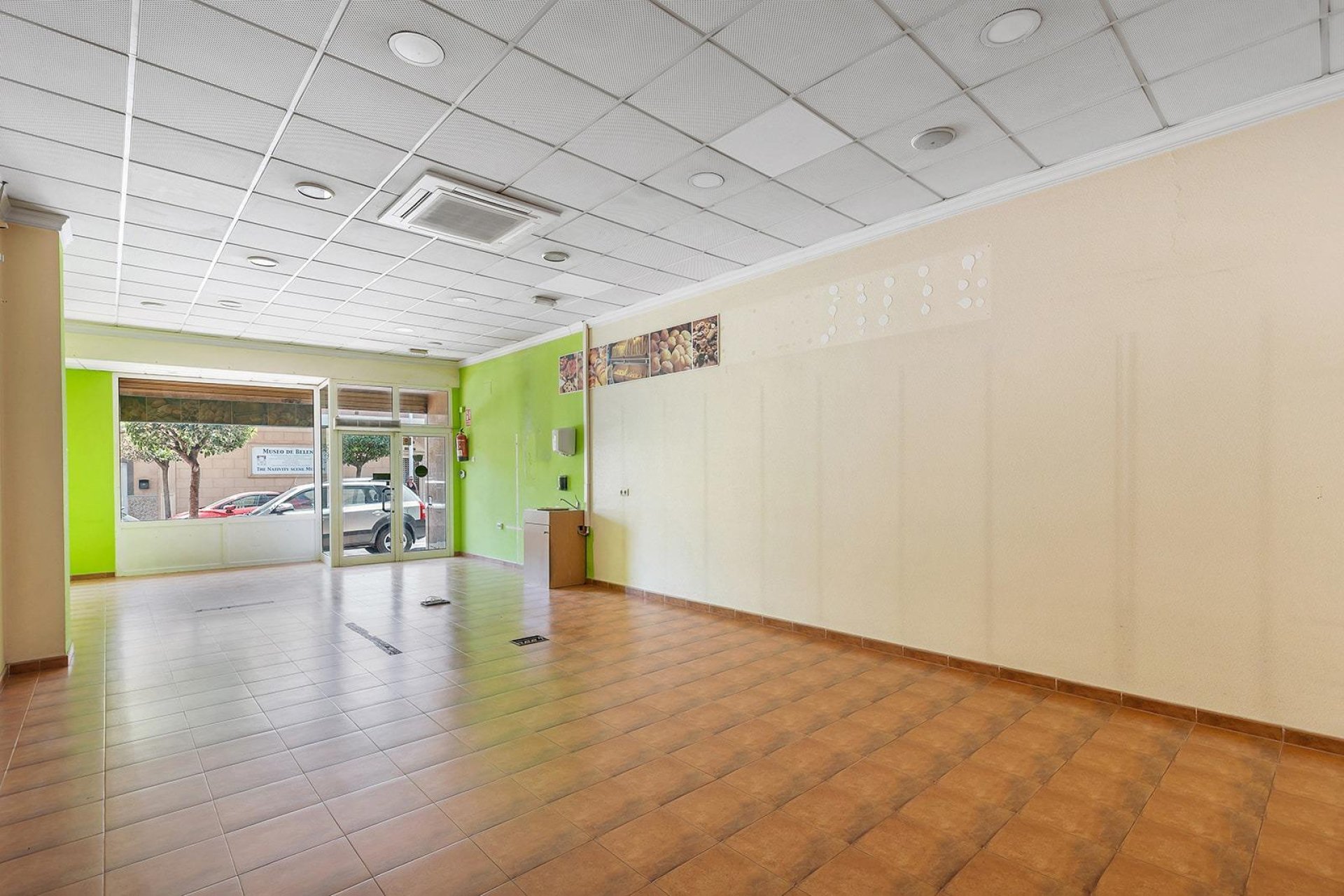 Återförsäljning - Commercial Unit -
Torrevieja - Center
