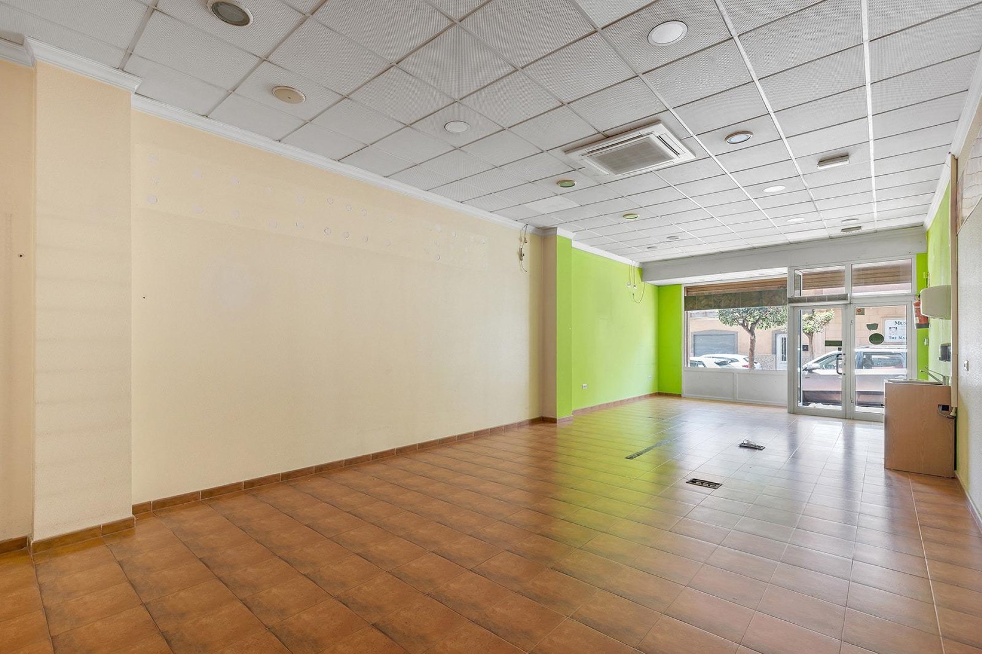 Återförsäljning - Commercial Unit -
Torrevieja - Center