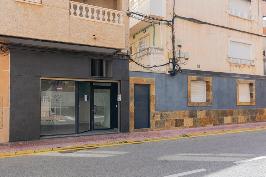 Återförsäljning - Commercial Unit -
Torrevieja - La Mata